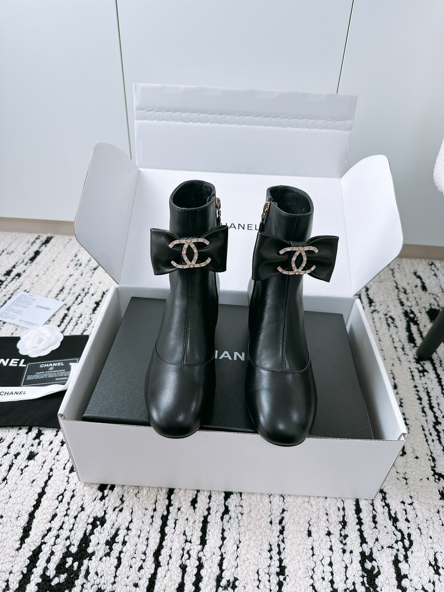CC Ankle Boots In Black Cowhide With Bow Tie 144661