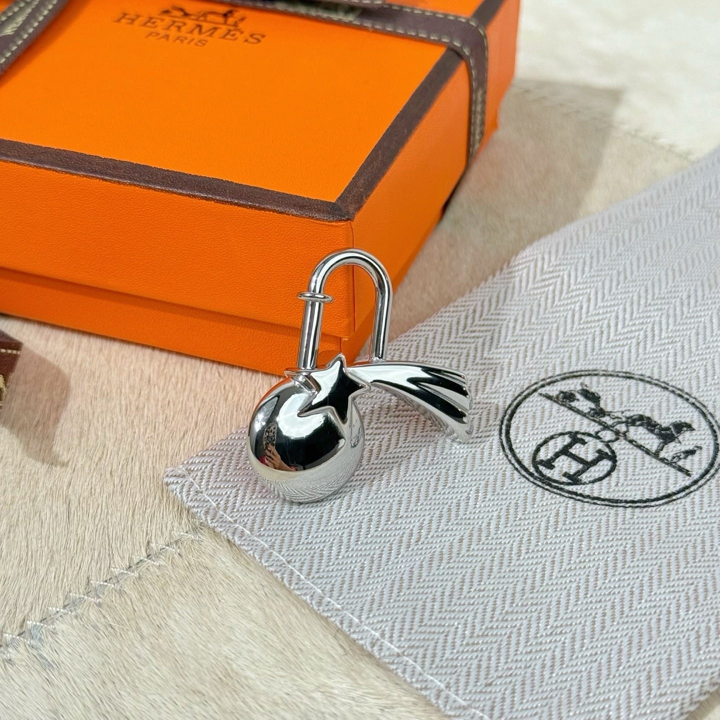 HM Shooting Star Head Charm