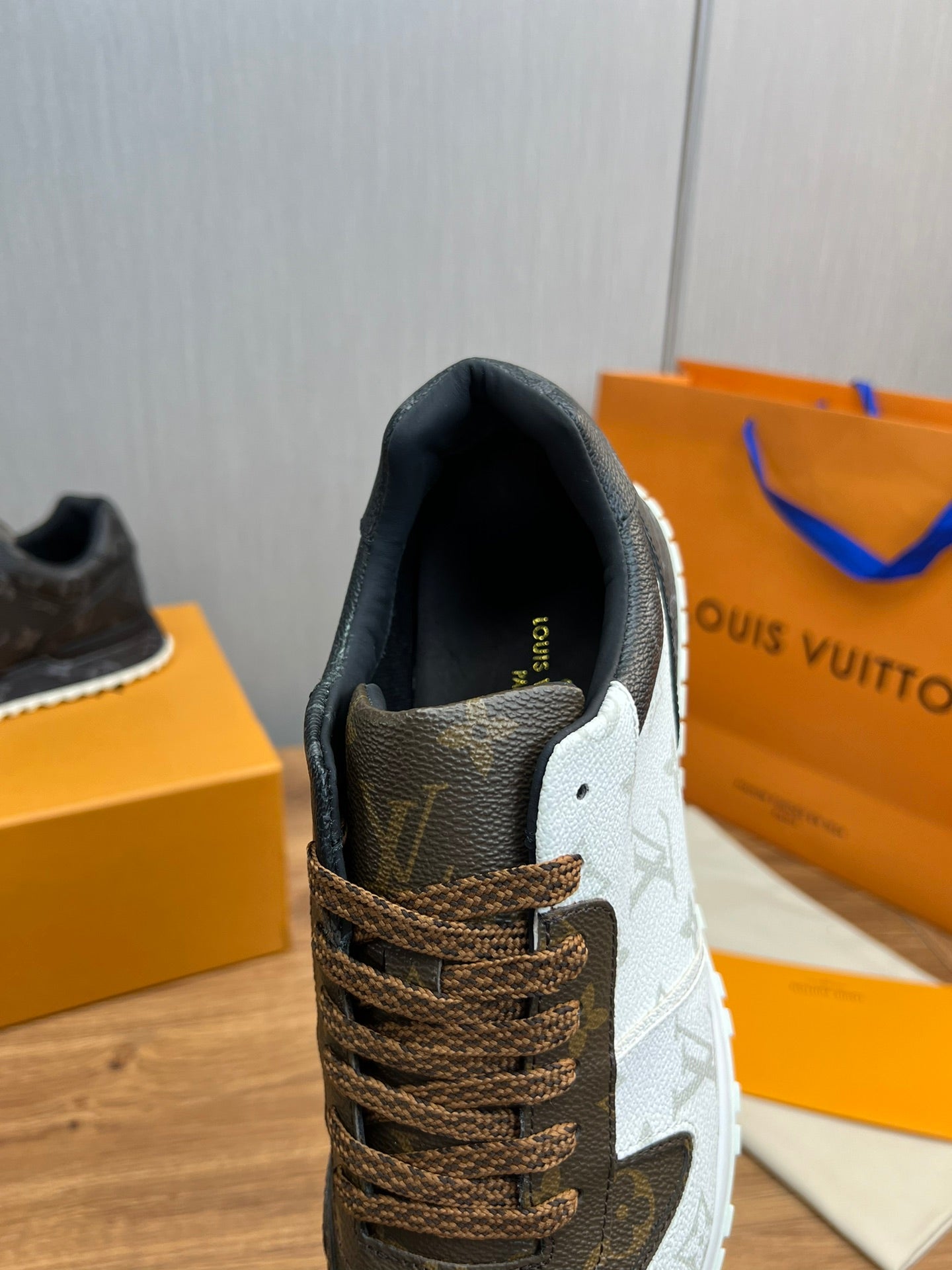 LV SNEAKER BROWN MIX WHITE AND GREY MONOGRAM CALFSKIN