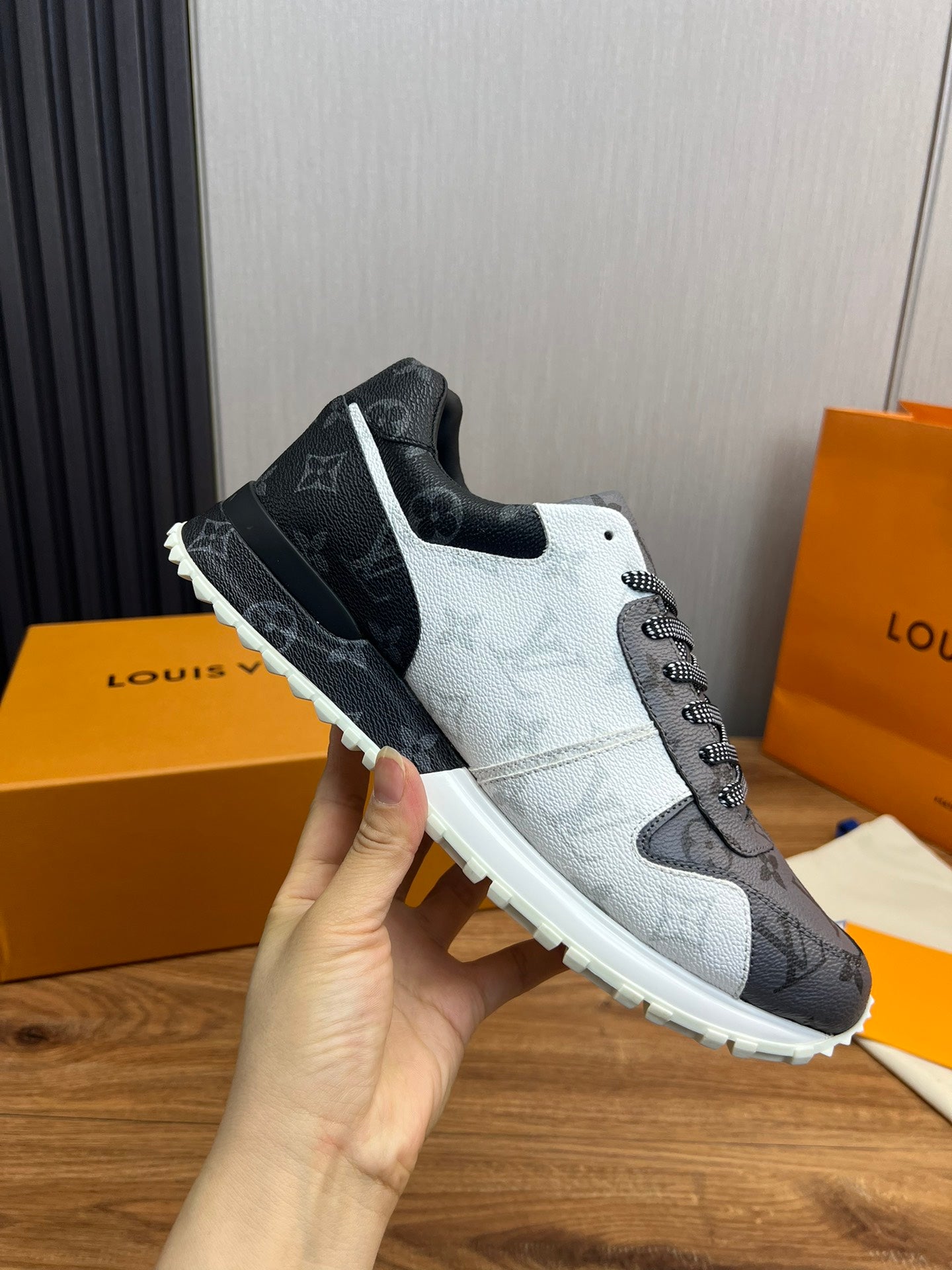 LV SNEAKER BLACK MIX WHITE AND GREY MONOGRAM CALFSKIN