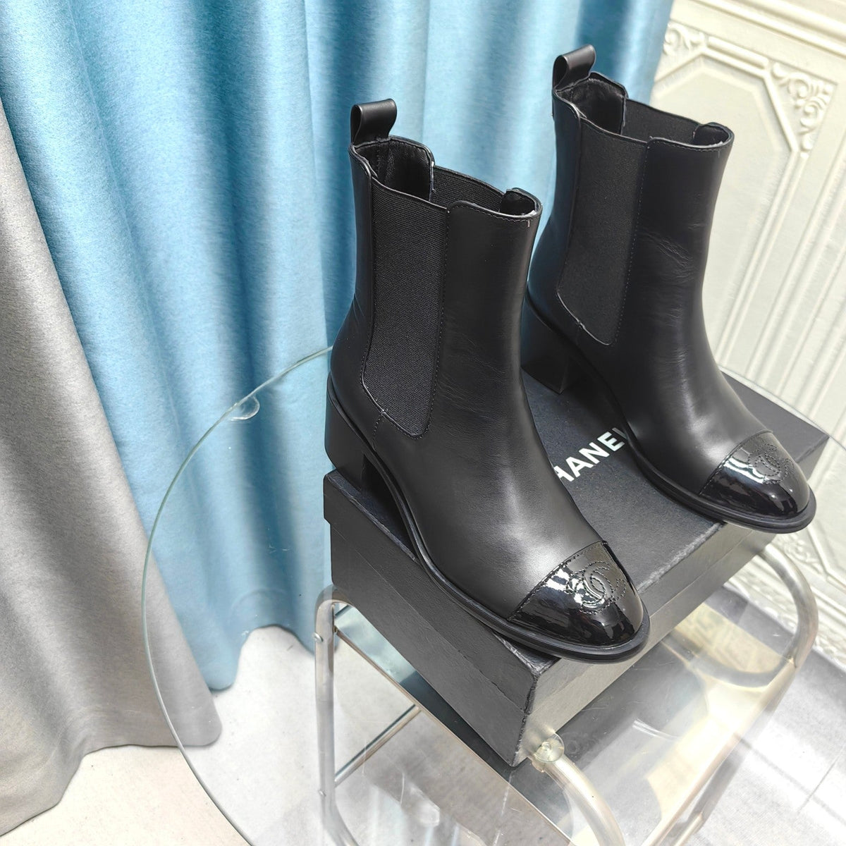 CC Chelsea Ankle Boots Black Calfskin