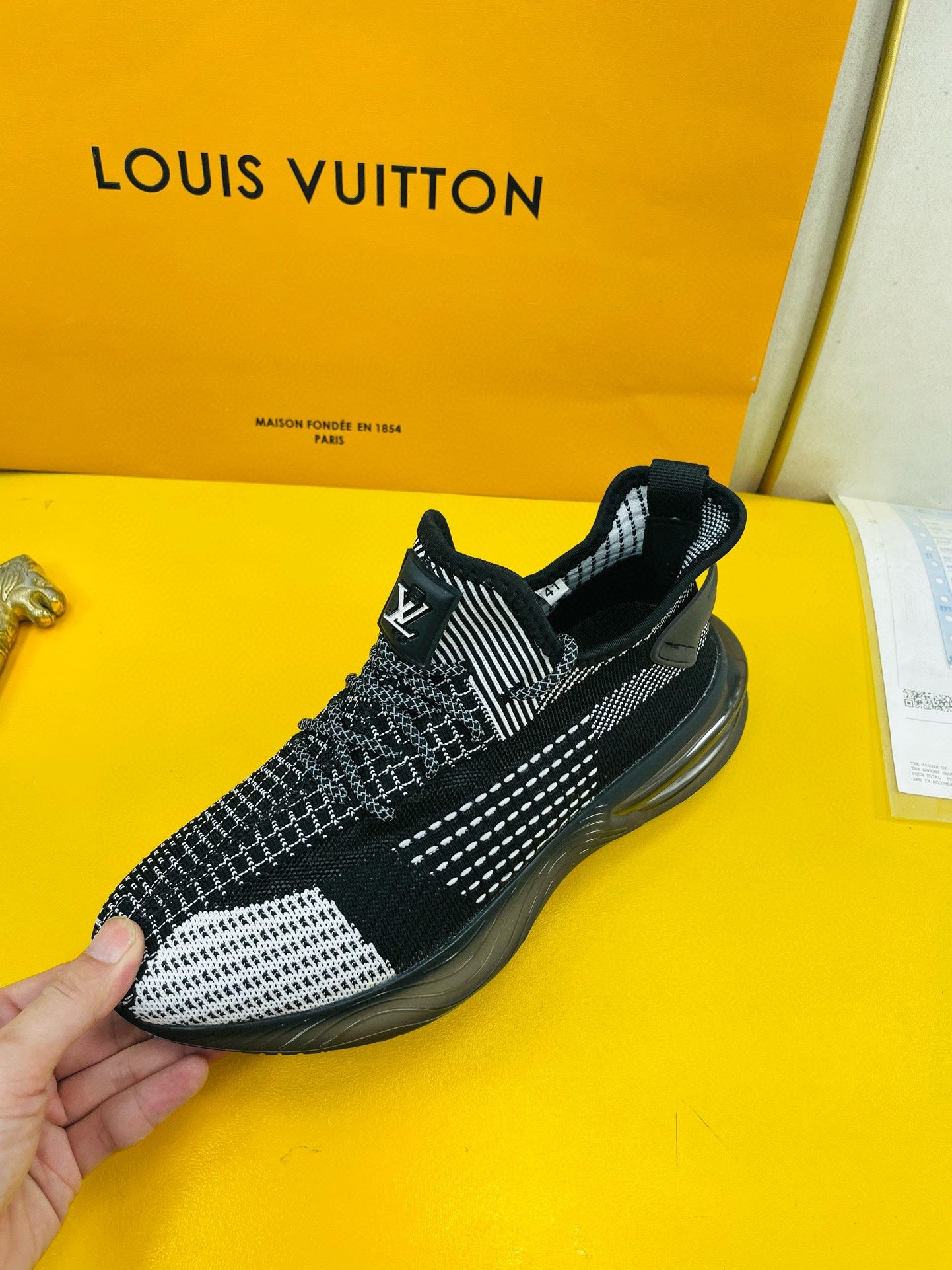 LV SNEAKER IN BLACK BREATHABLE MESH FABRIC