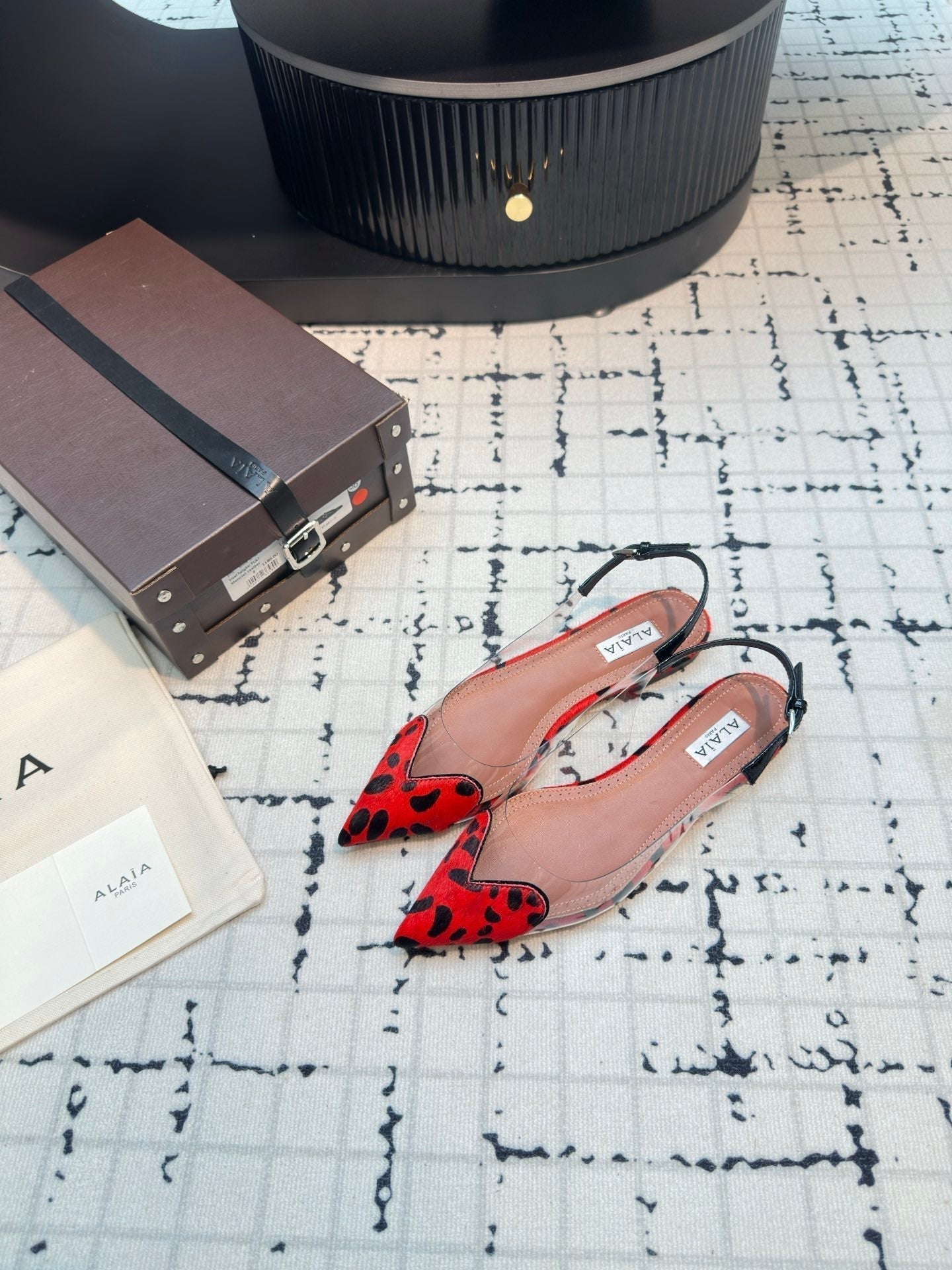 ALAIA FLAT SLINGBACK IN CHERRY RED MIX BLACK PATENT CALFSKIN AND FILM