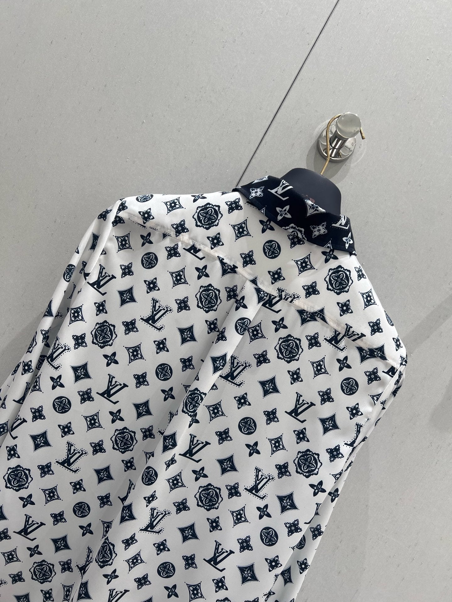 LV 25 Logo  Shirt Black White 210661