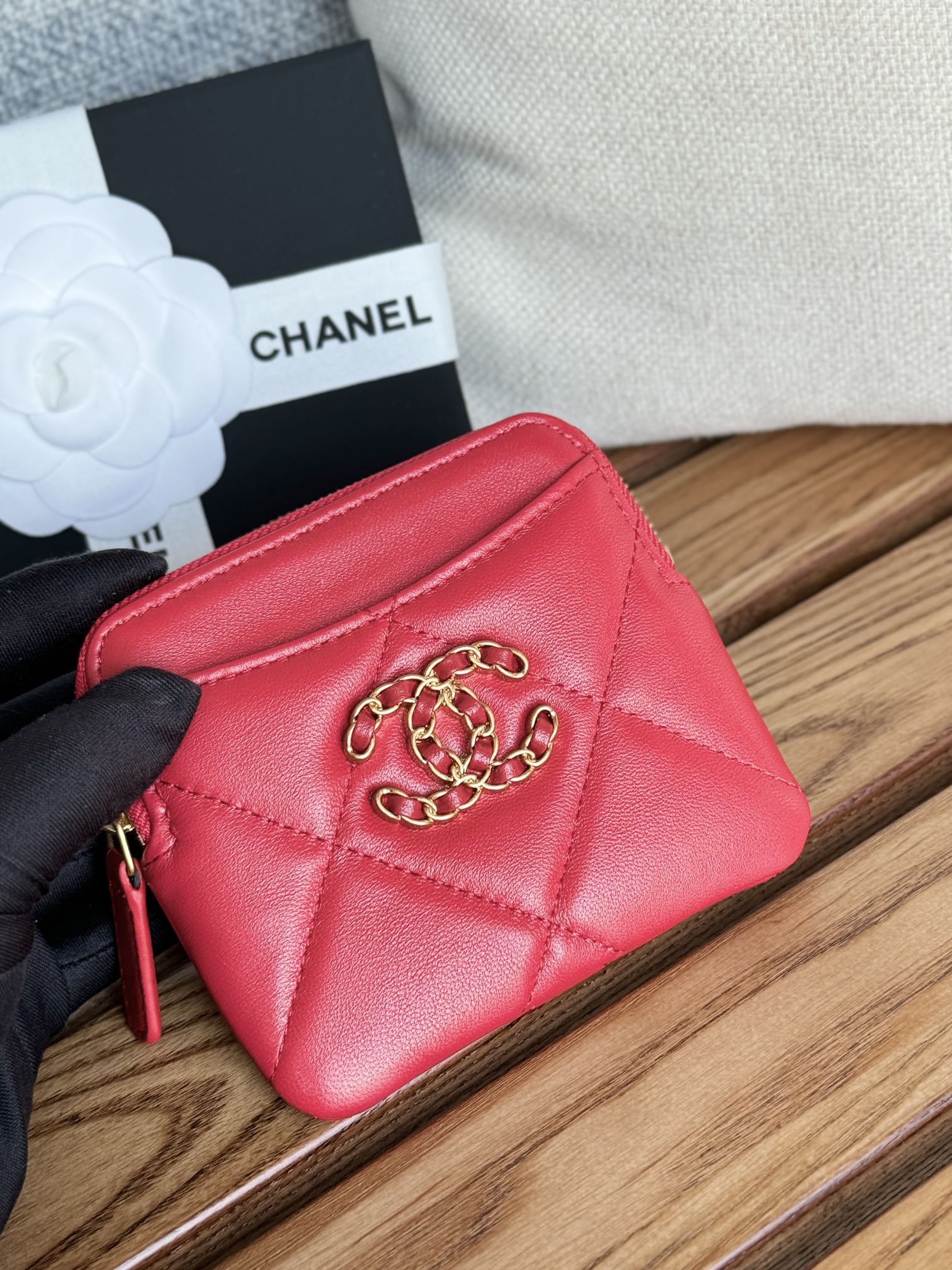 cc 19 zipped coin purse 11cm black lambskin gold hardware