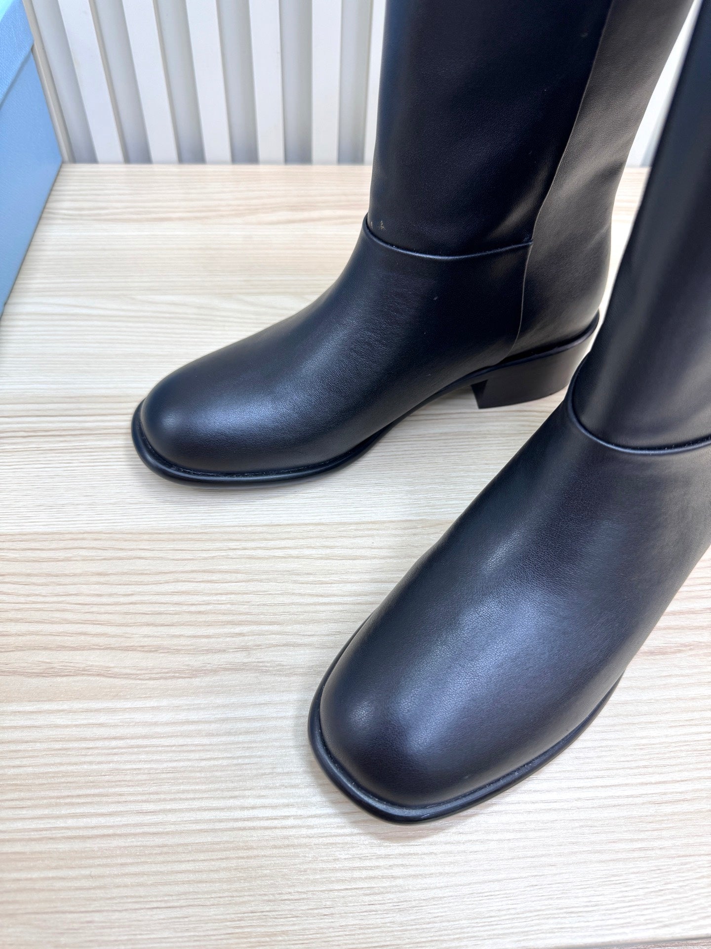 PRA latest mid-length boots black sheepskin 443659