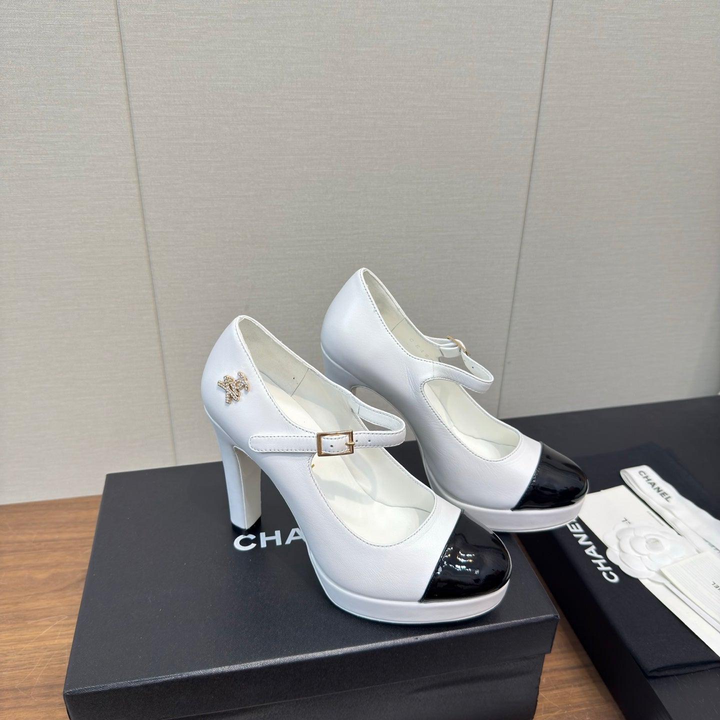 Chanel 25 High Heel Pump White Black Sheepskin 465595