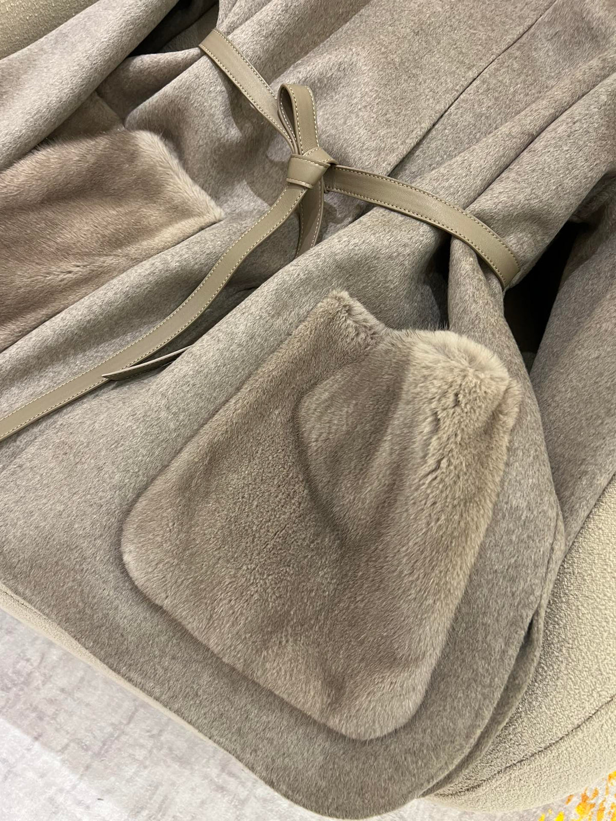 LP 25 Crew Neck Coat Light Gray Cashmere Fur 303966