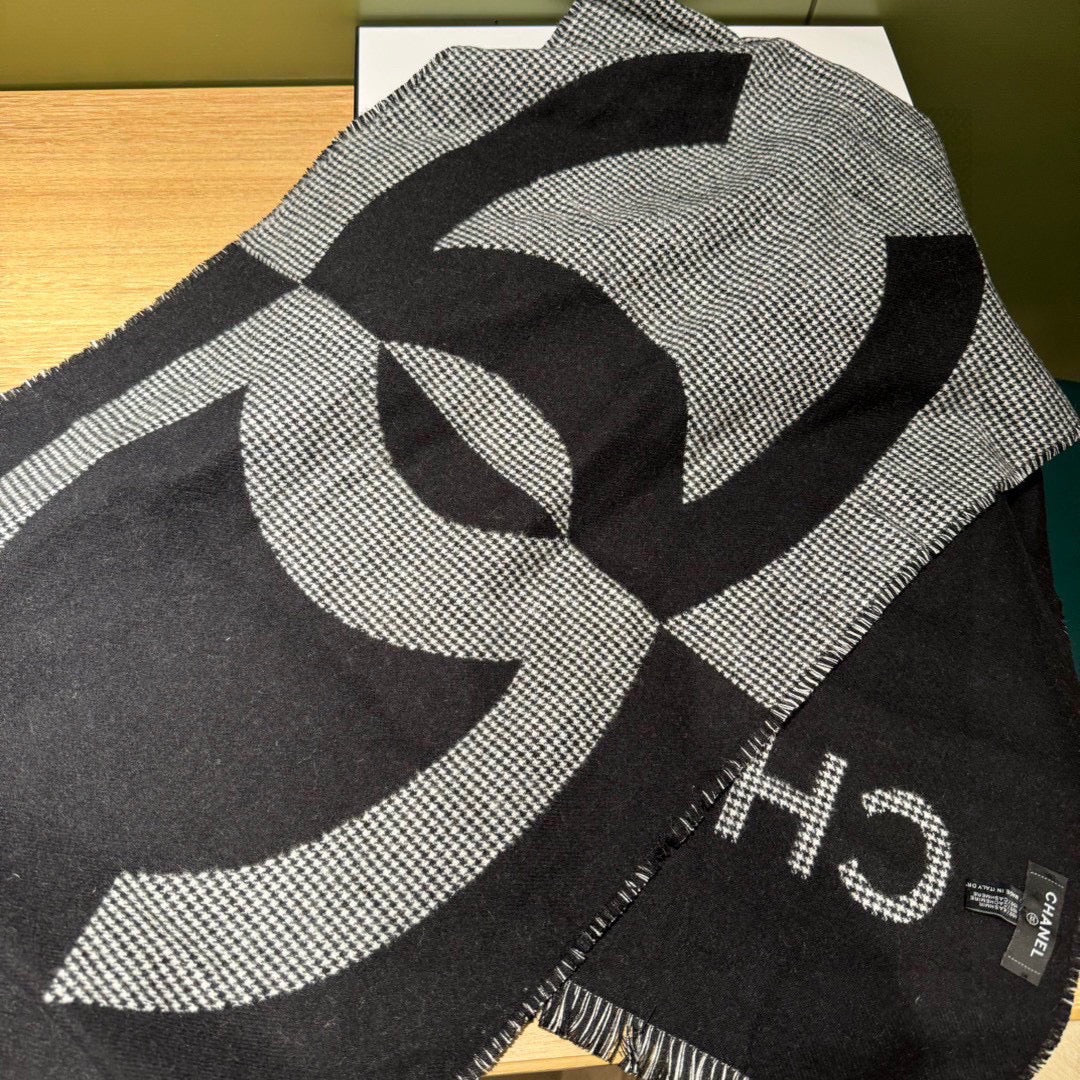 CC Scarf 185 CM In Black Mix Grey Serrated Shape Cashmere 422861