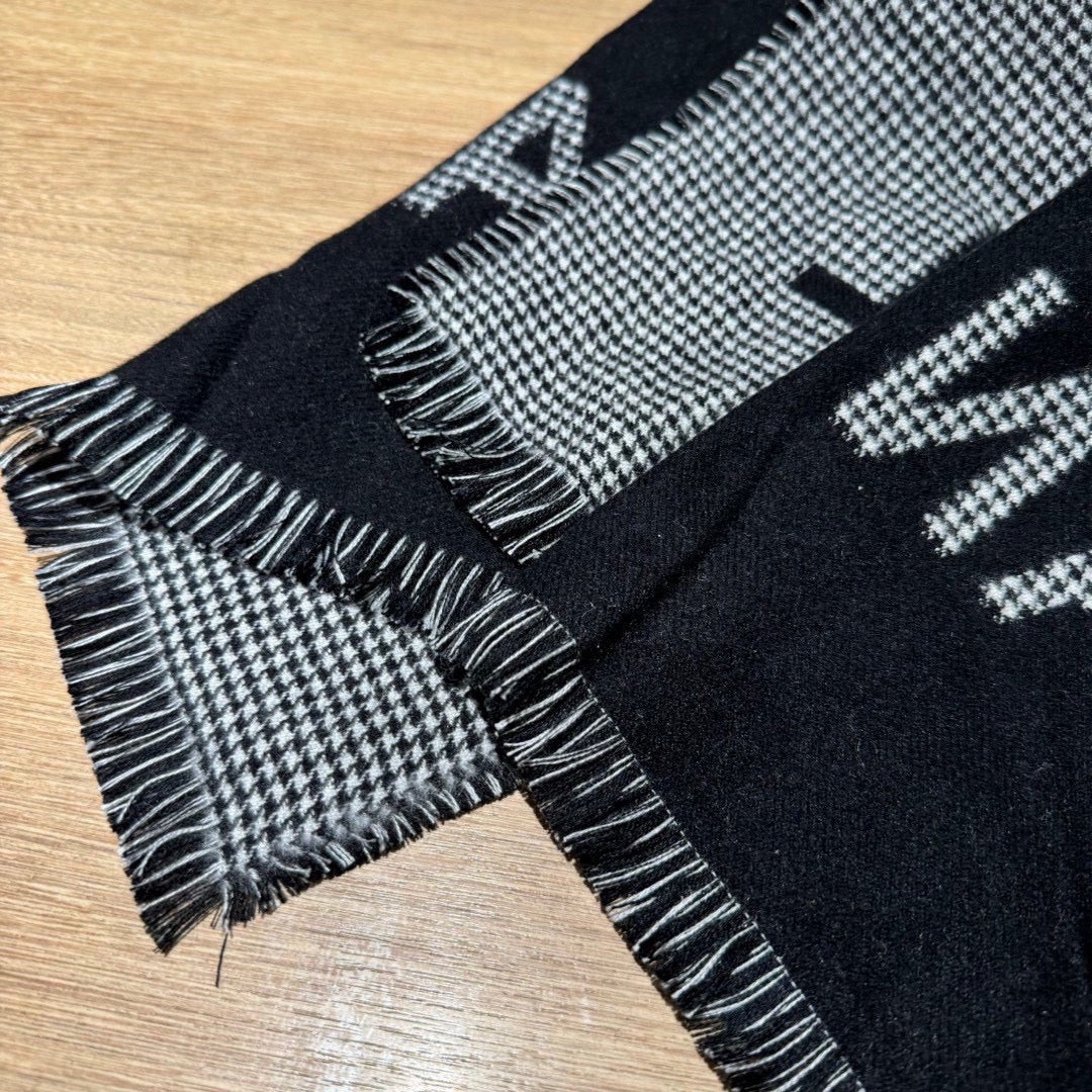 CC Scarf 185 CM In Black Mix Grey Serrated Shape Cashmere 422861