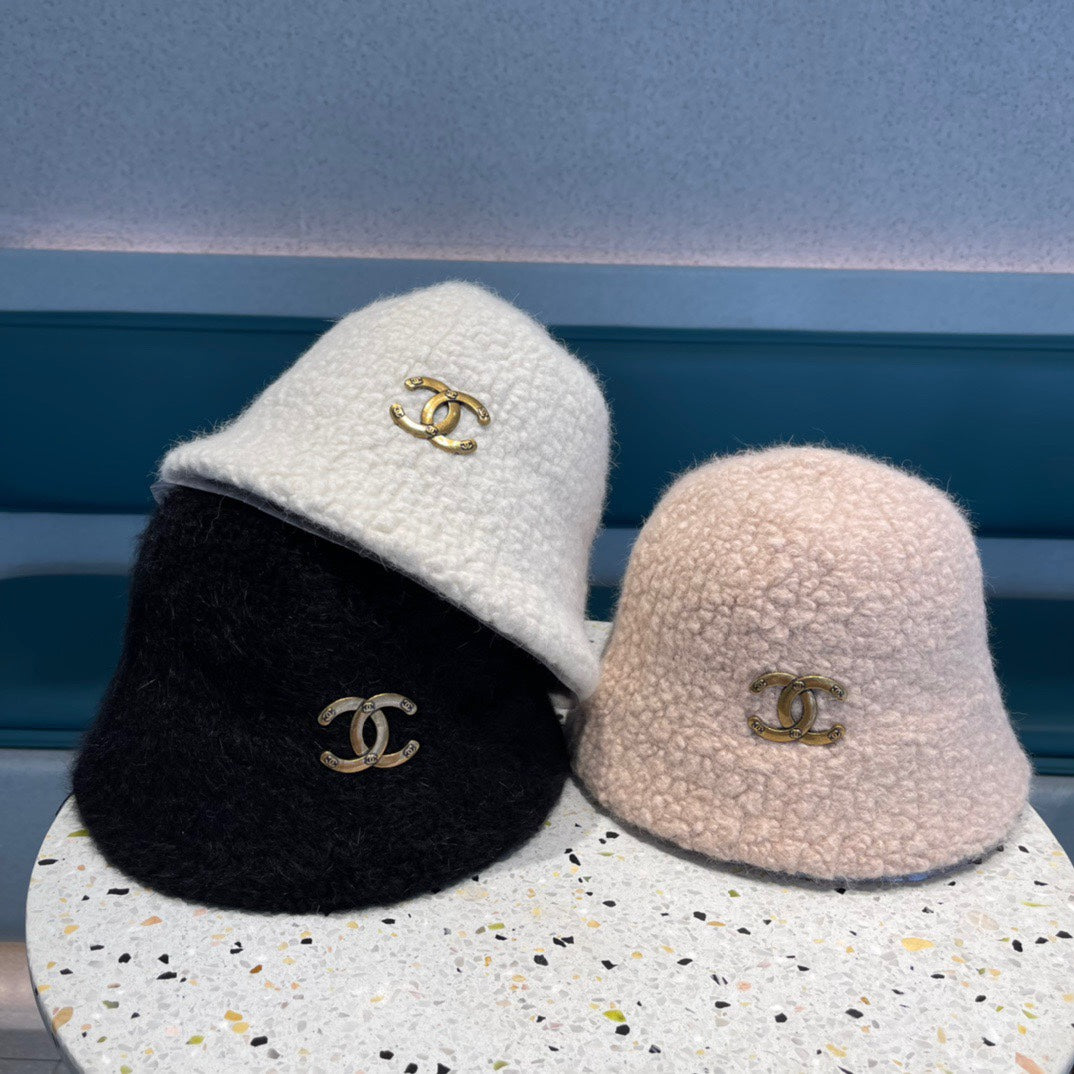 BUCKET HAT IN LIGHT PINK LAMB FUR 422034