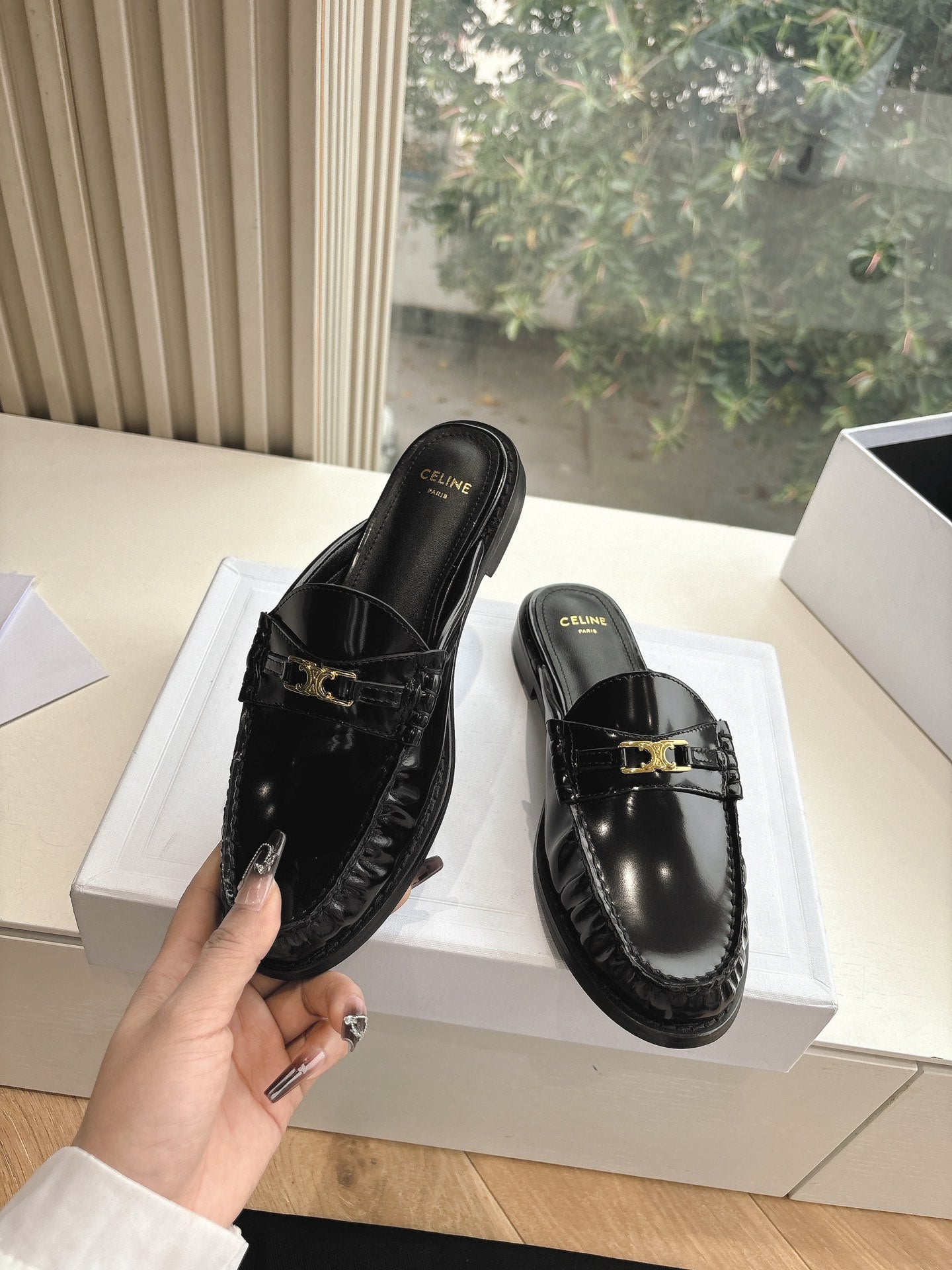 CELINE  Slippers Black Leather 285954