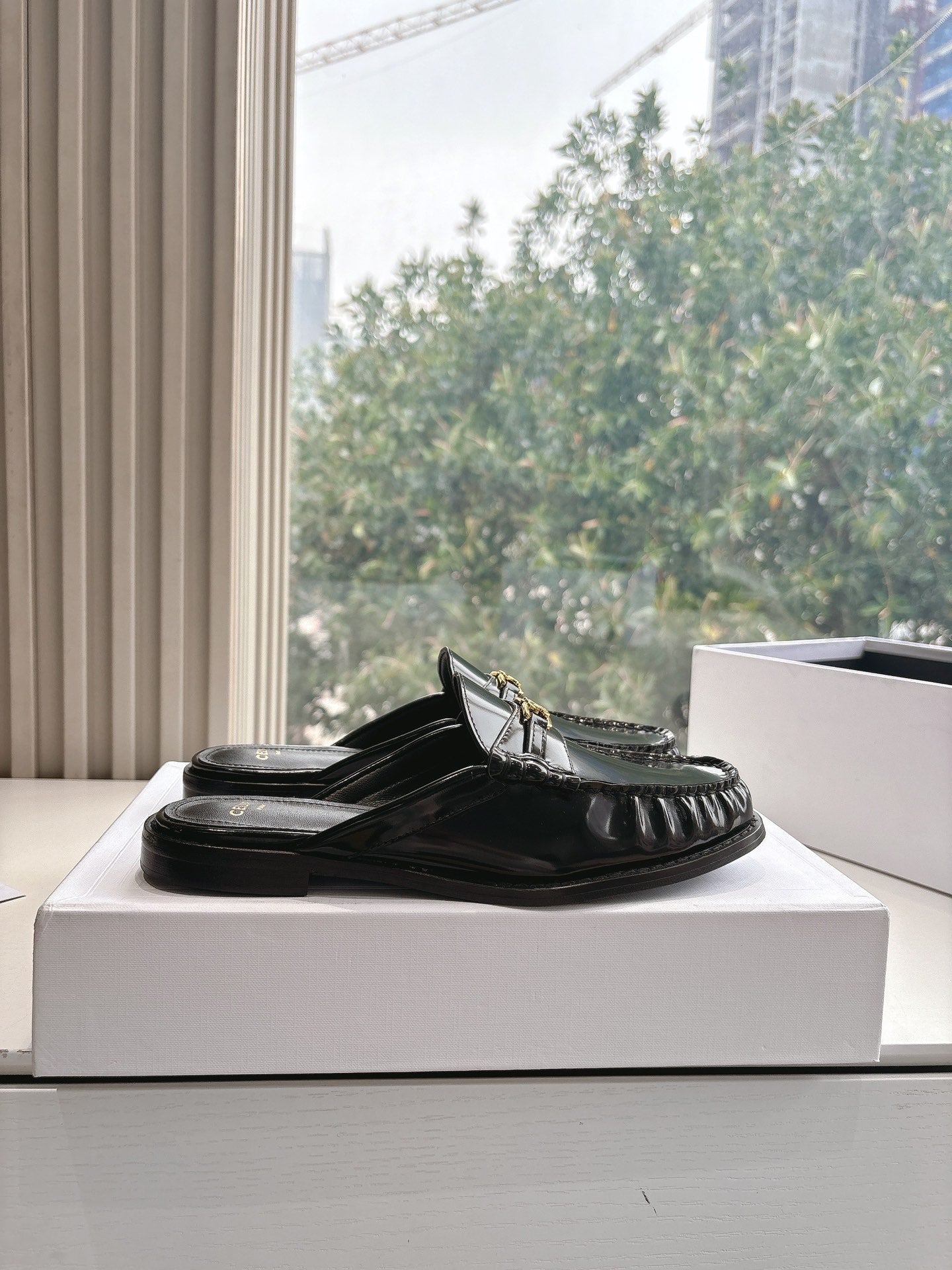 CELINE  Slippers Black Leather 285954
