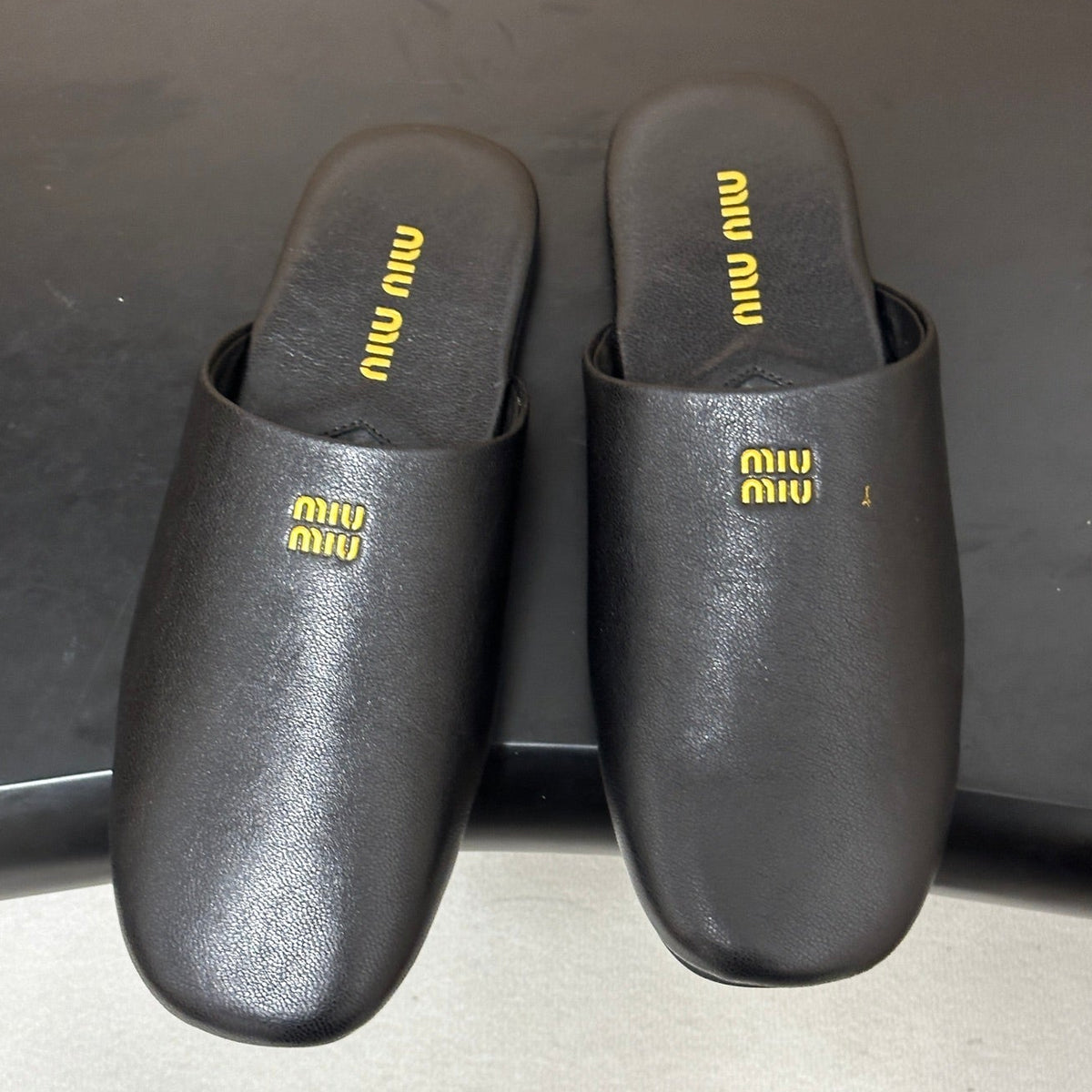 Miu Miu 2026 Flat Closed-Toe Mule Black Cowhide 994104