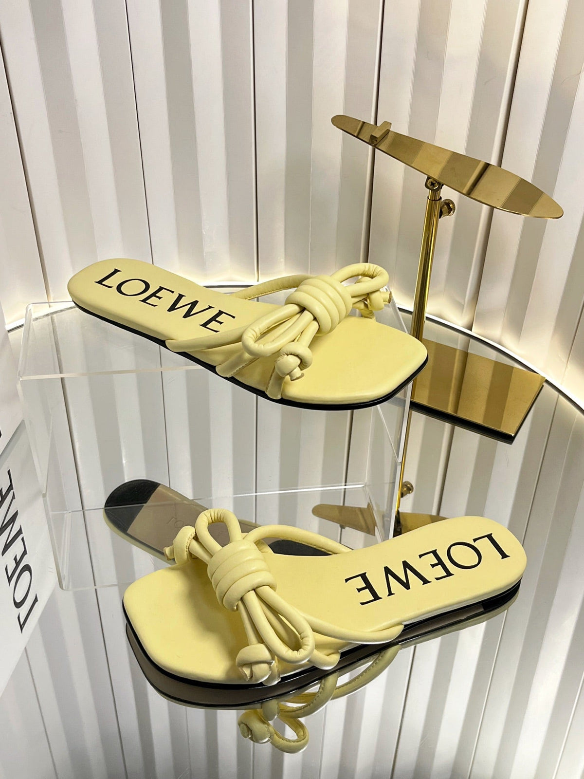 Loewe 2026 Flamenco Knot Flat Sandals Cowhide 641950