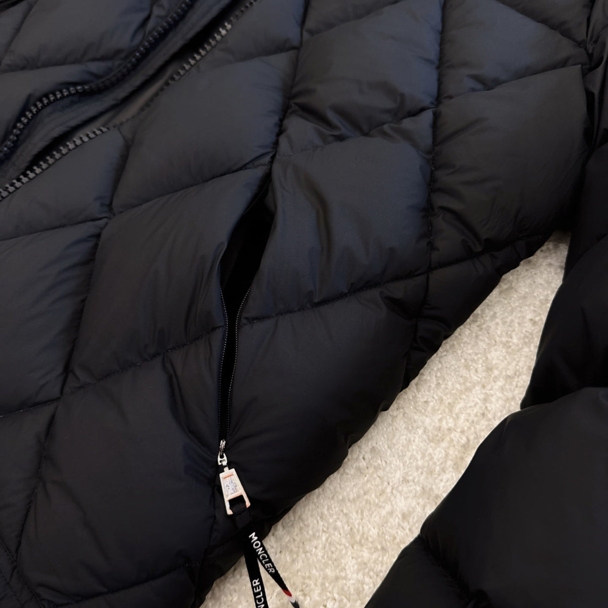 Moncler 2025 Averole Jacket Black Polyester Down