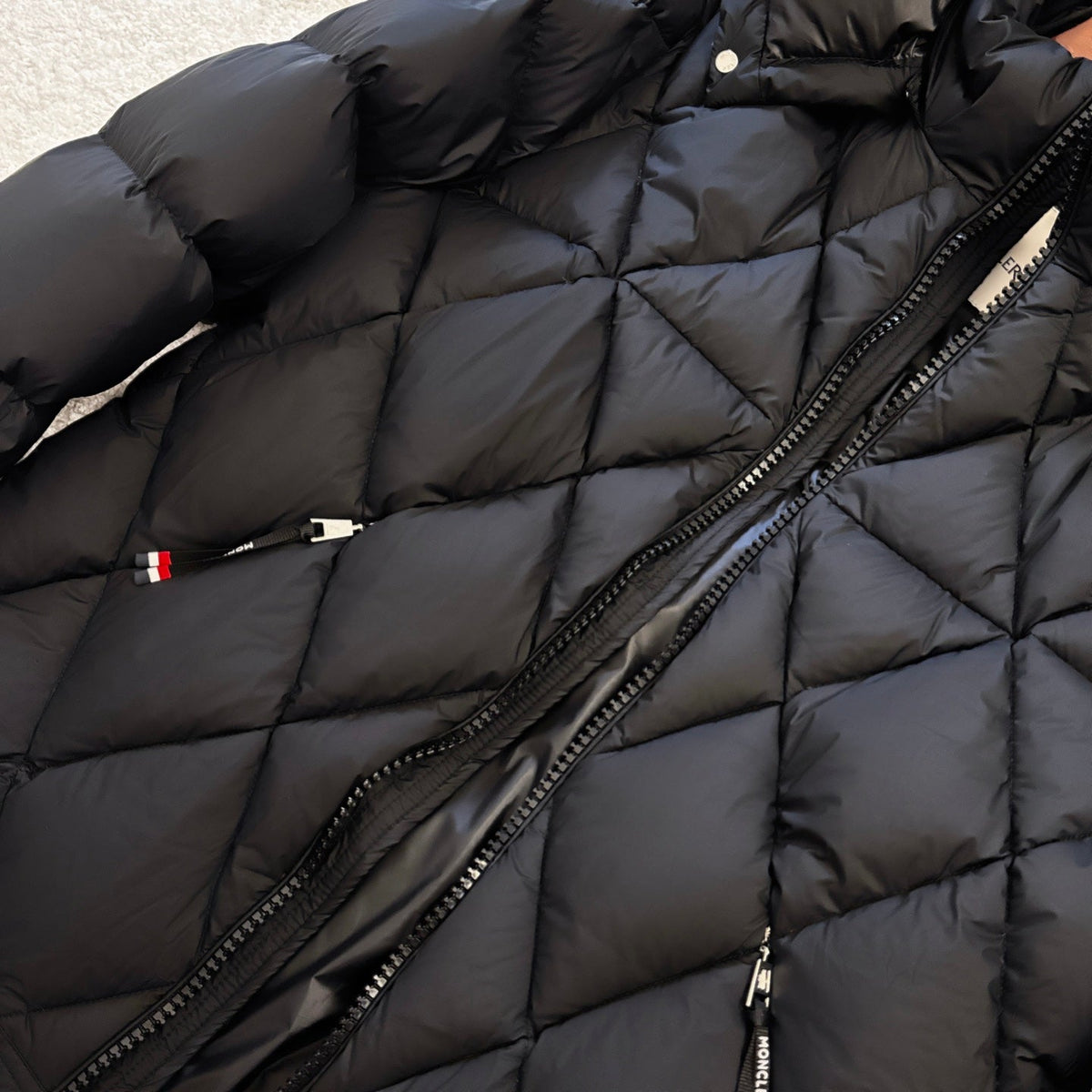 Moncler 2025 Averole Jacket Black Polyester Down