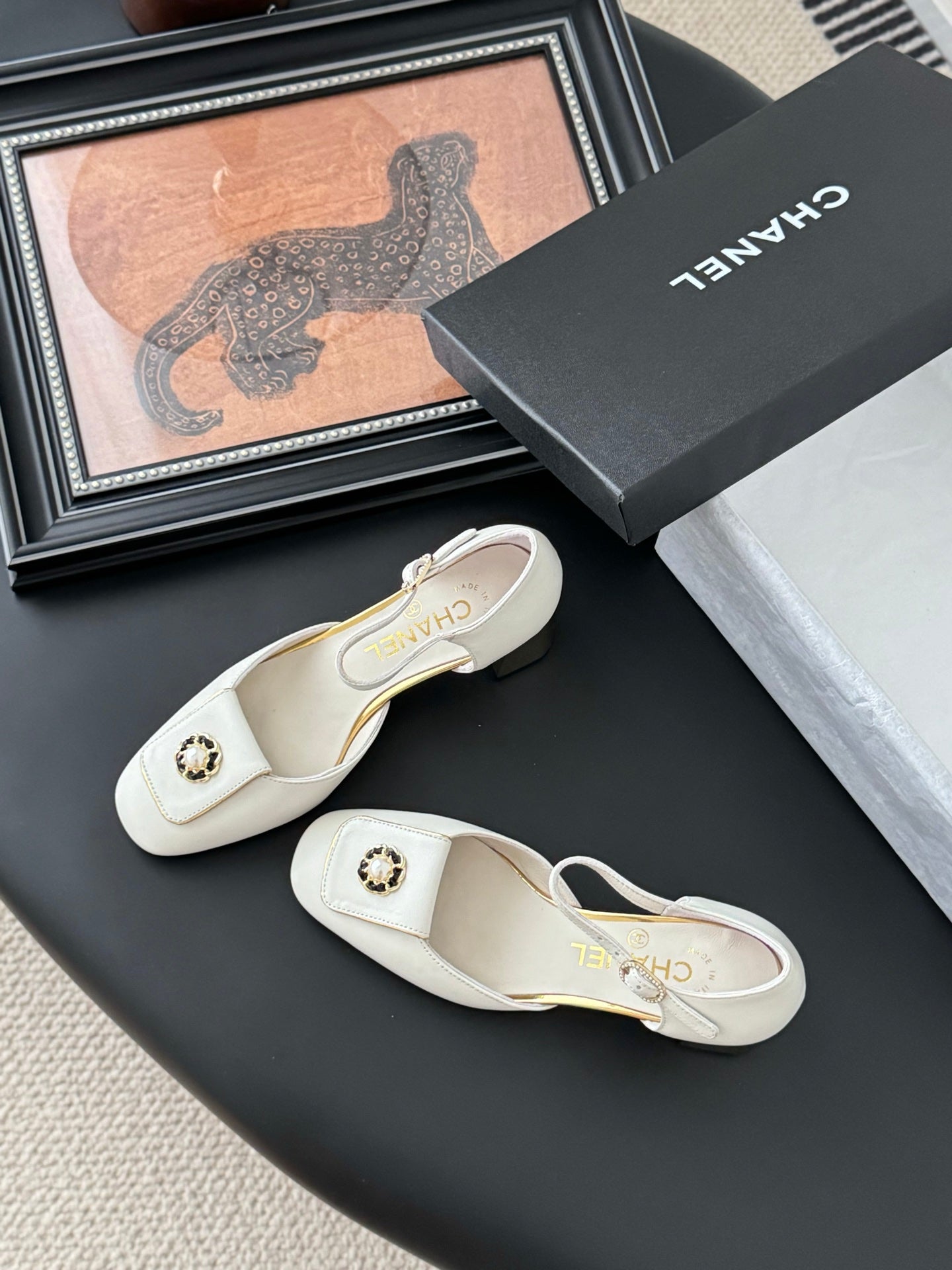 CC 25 Mary Jane White Cowhide 305279