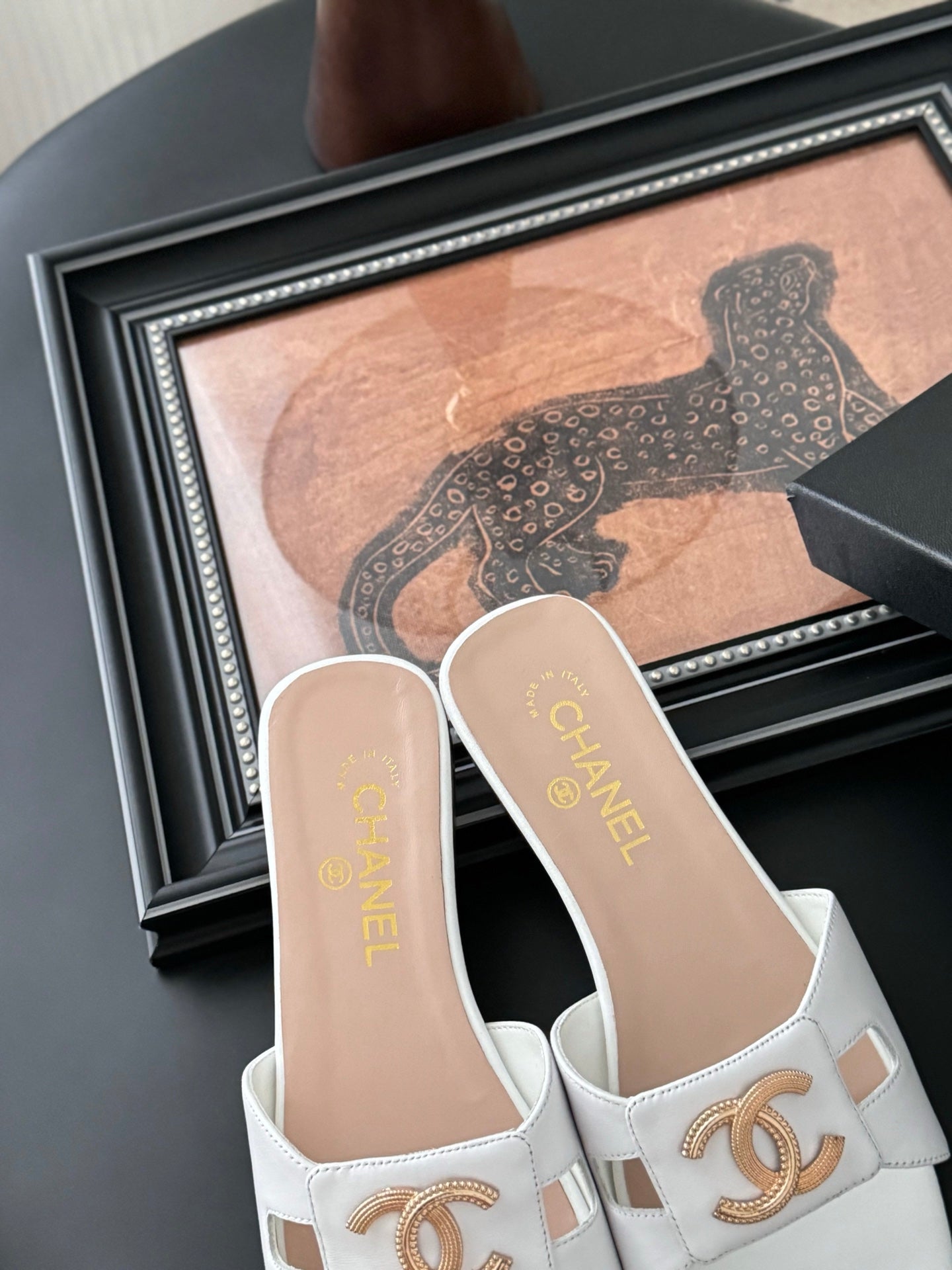 CC 25 Slippers White Cowhide 305284