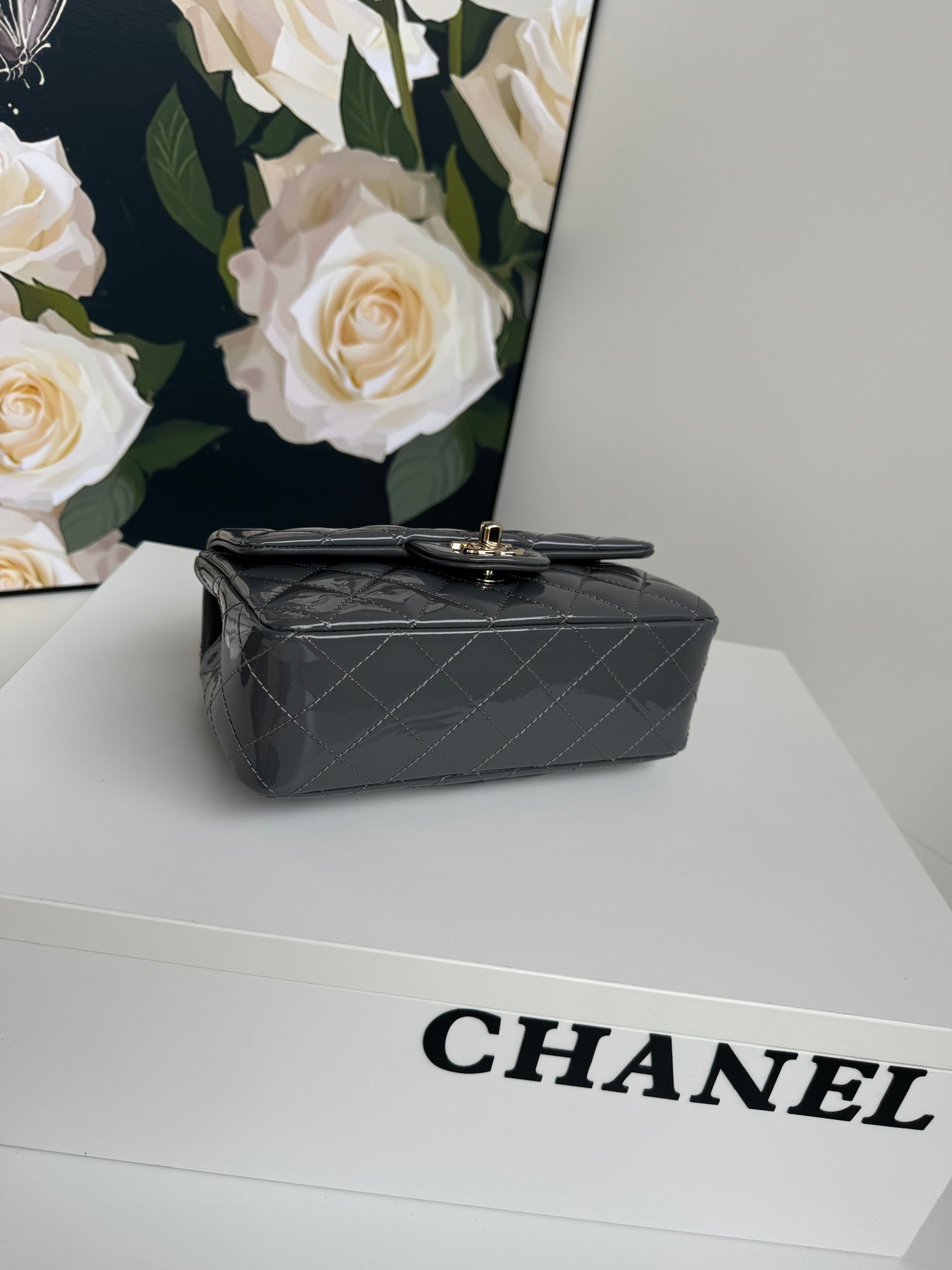 24c mini flap bag 20cm with top handle grey patent calfskin