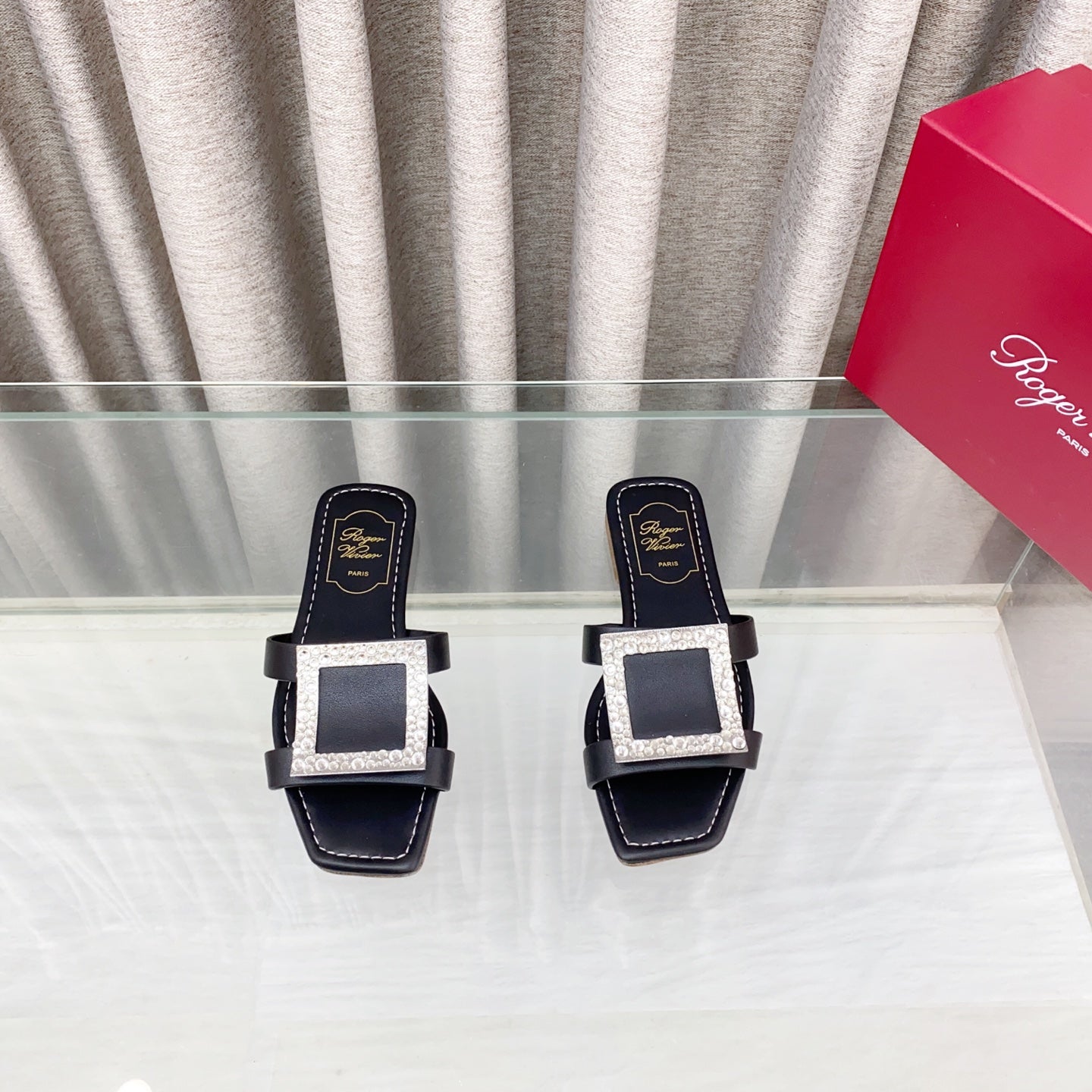Viv 25 Diamond Flat Slippers Black Cowhide 283038