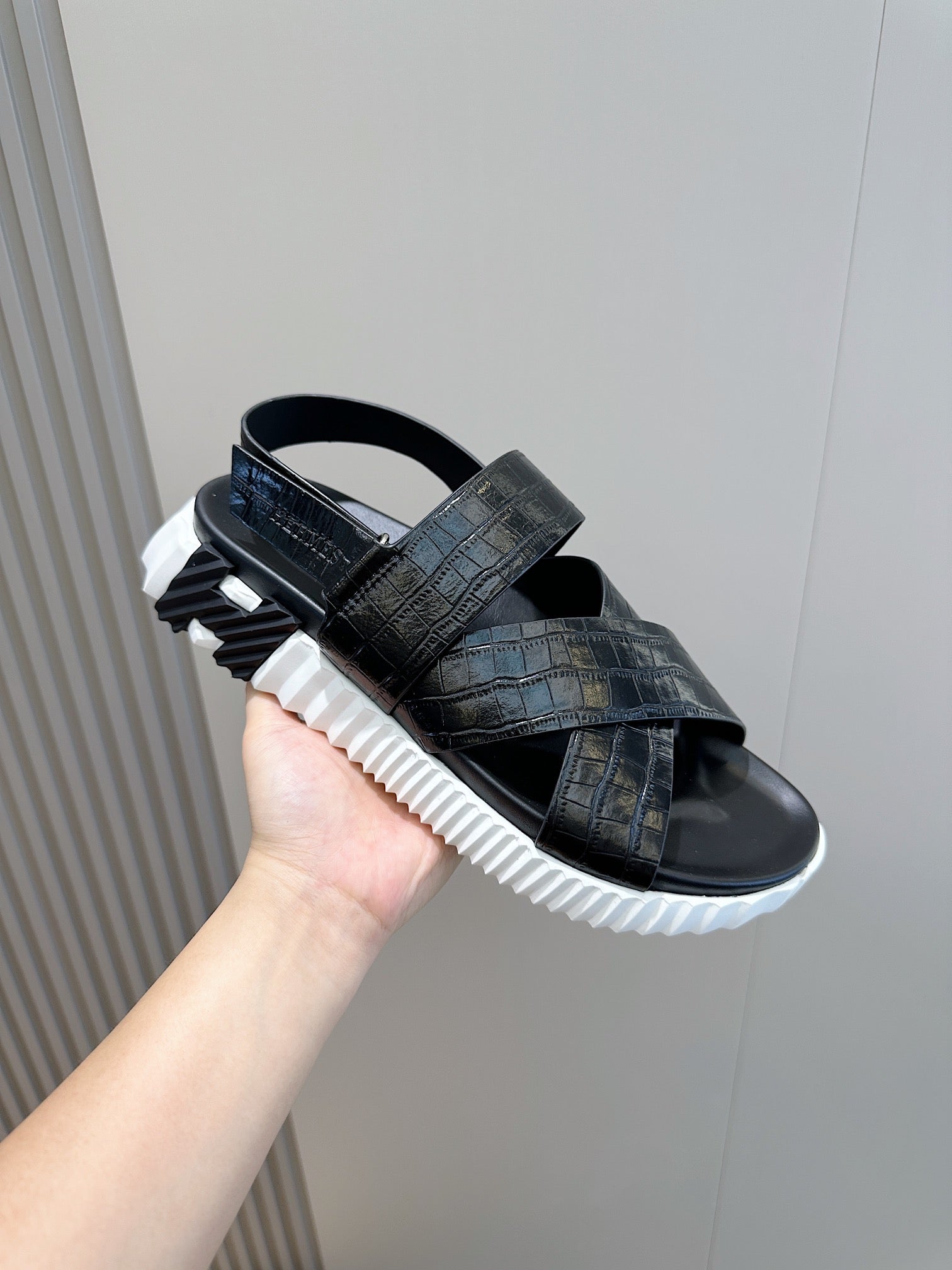 HM ELECTRIC SANDAL BLACK WITH MOTIF CALFSKIN