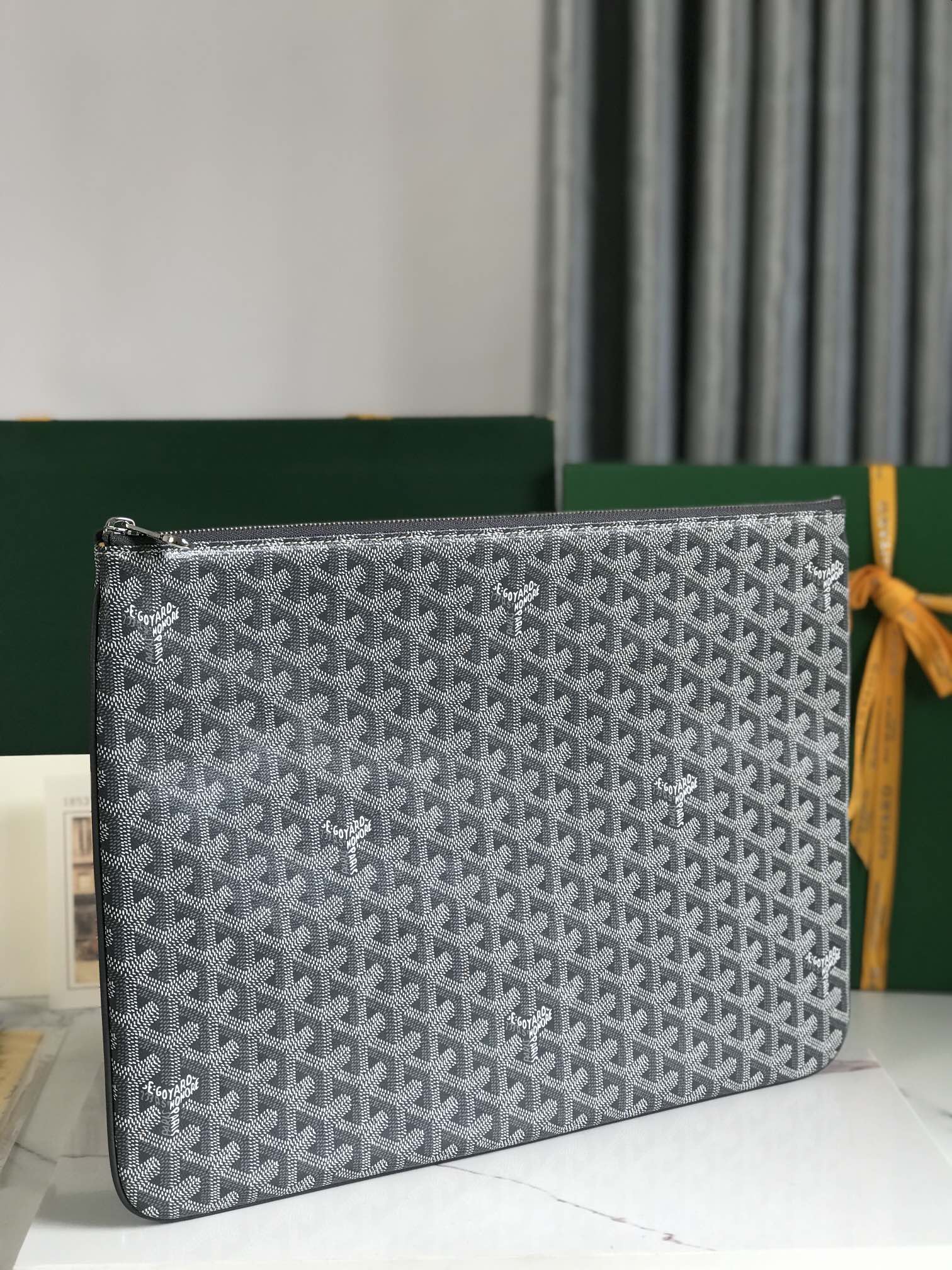 SÃ‰NAT MGM POUCH 40 IN GREY GOYARDINE CANVAS