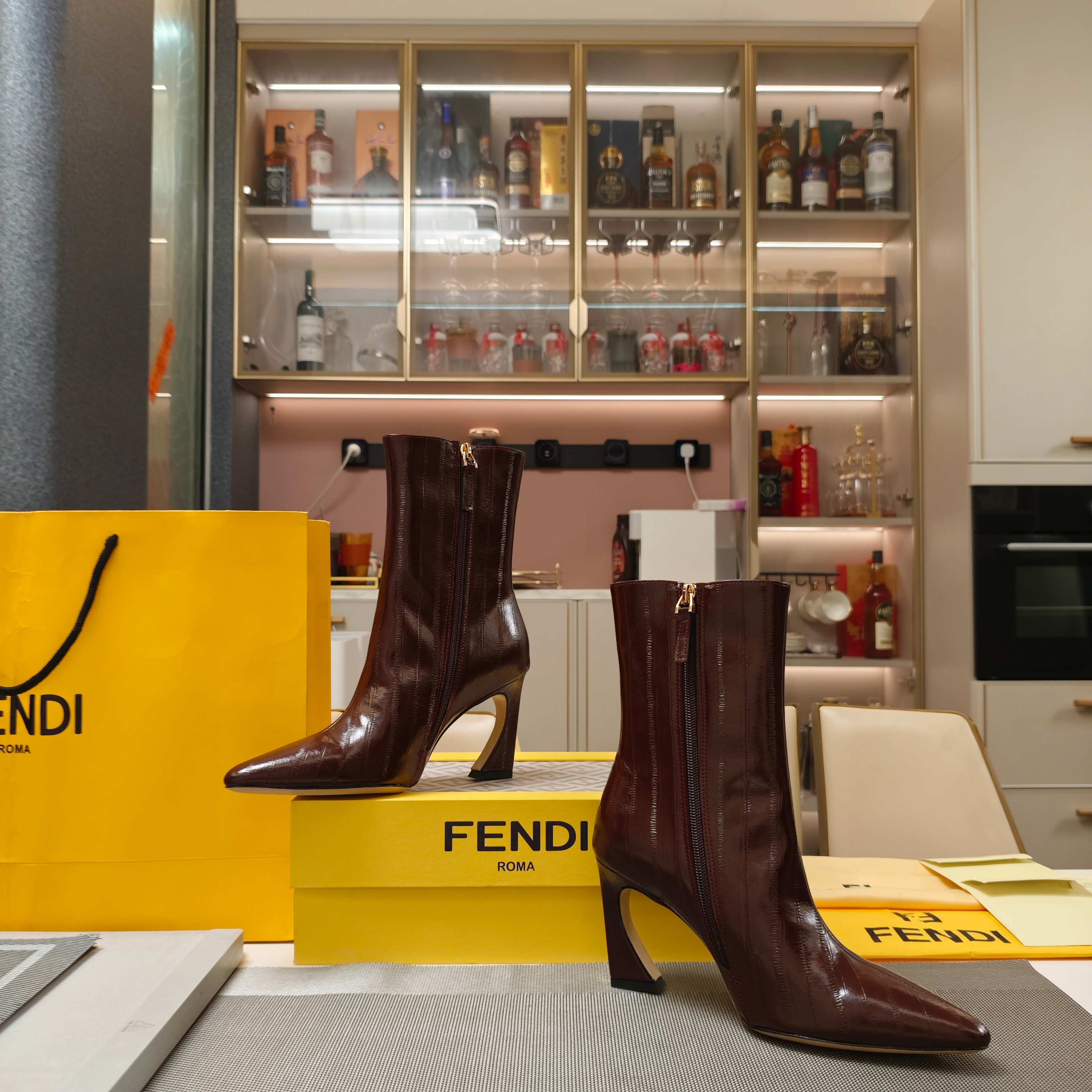Fendi 25ss high-heeled boots burgundy sheepskin 502715