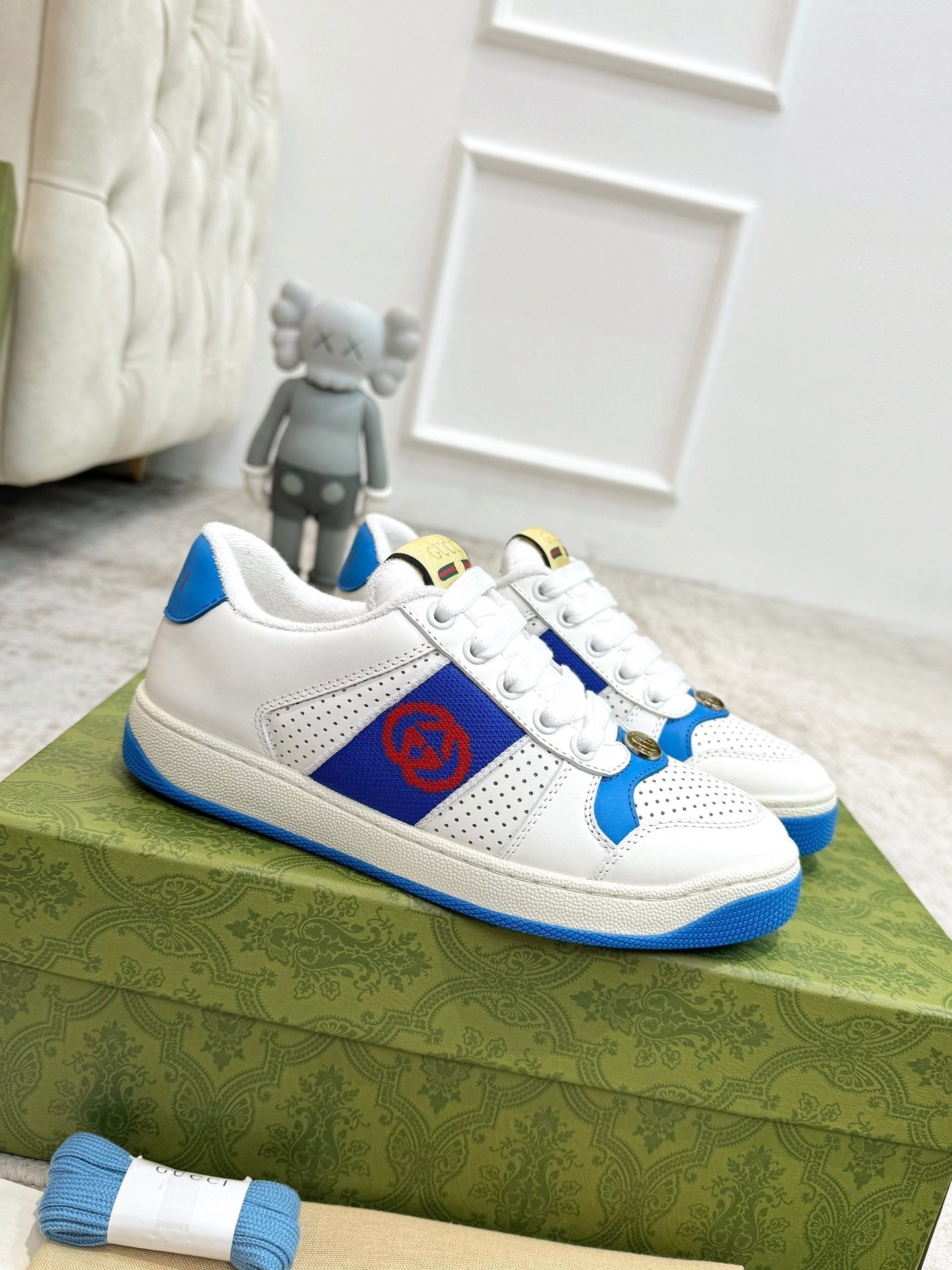 GG Men's Screener Sneaker White Blue Sheepskin 574737