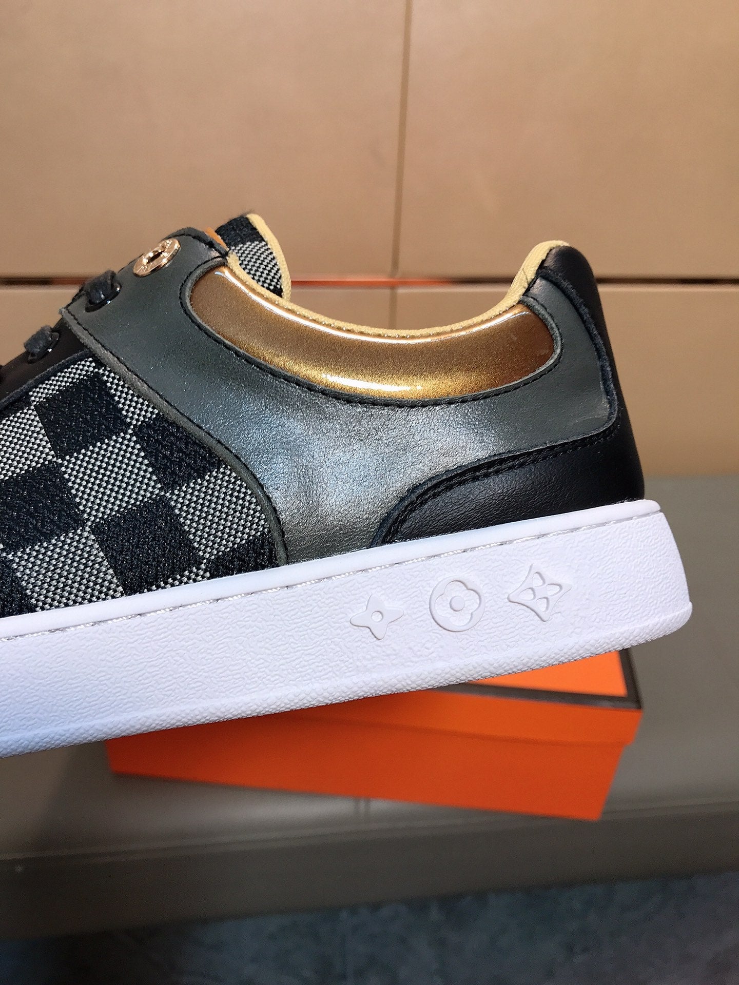 LV TRAINER BLACK CALFSKIN AND DAMIER CANVAS