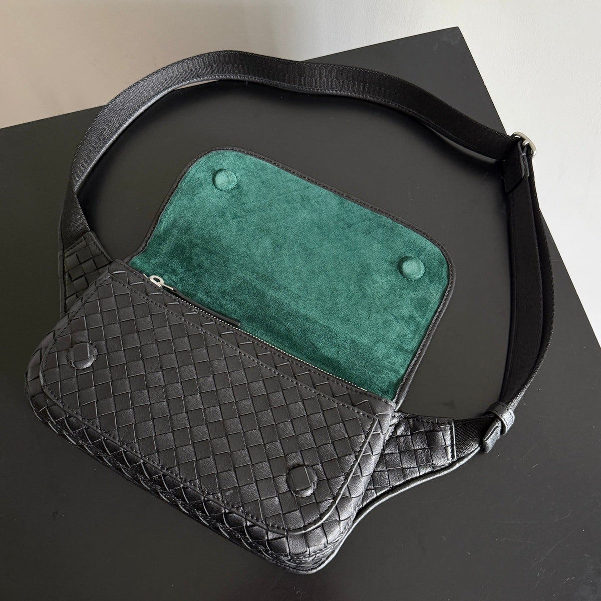 Bottega Veneta 2026 Veneto Sling Bag 33cm Black Lambskin