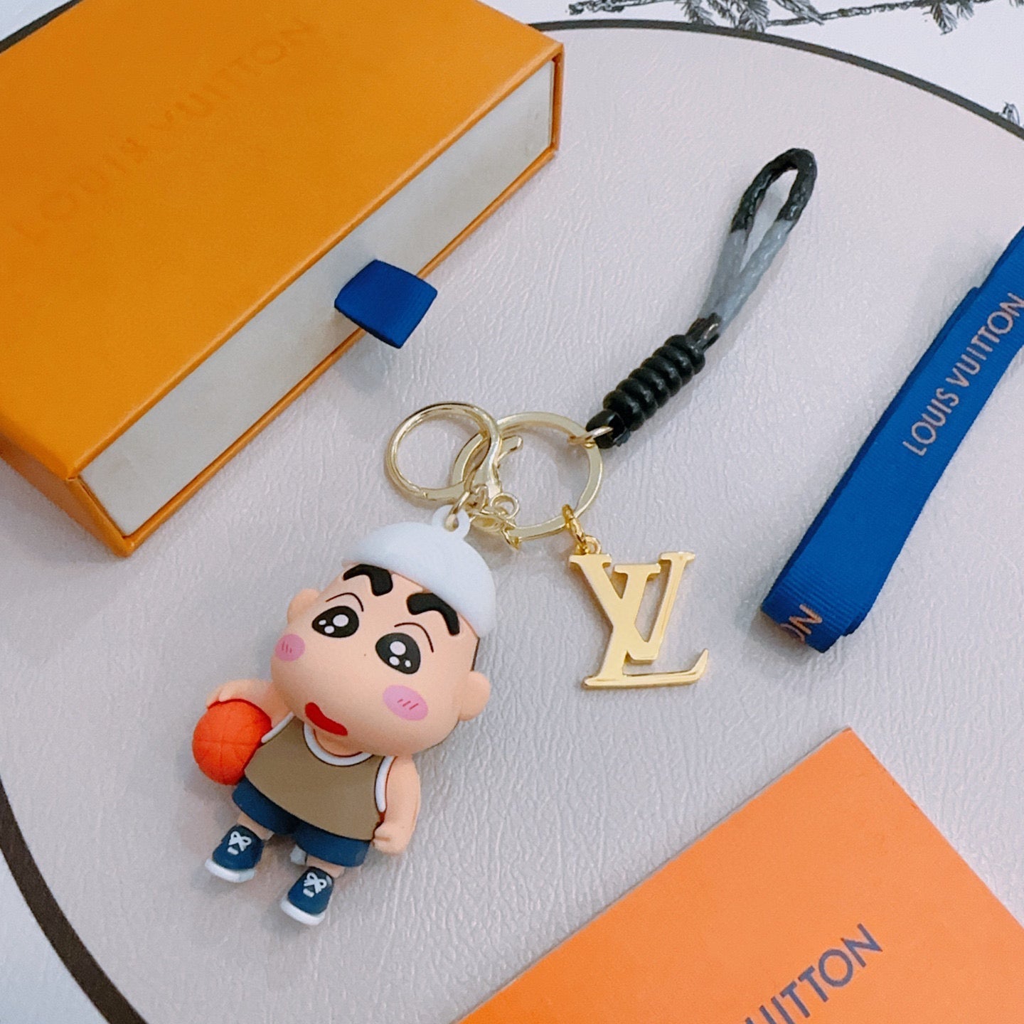 LV Shin Charm