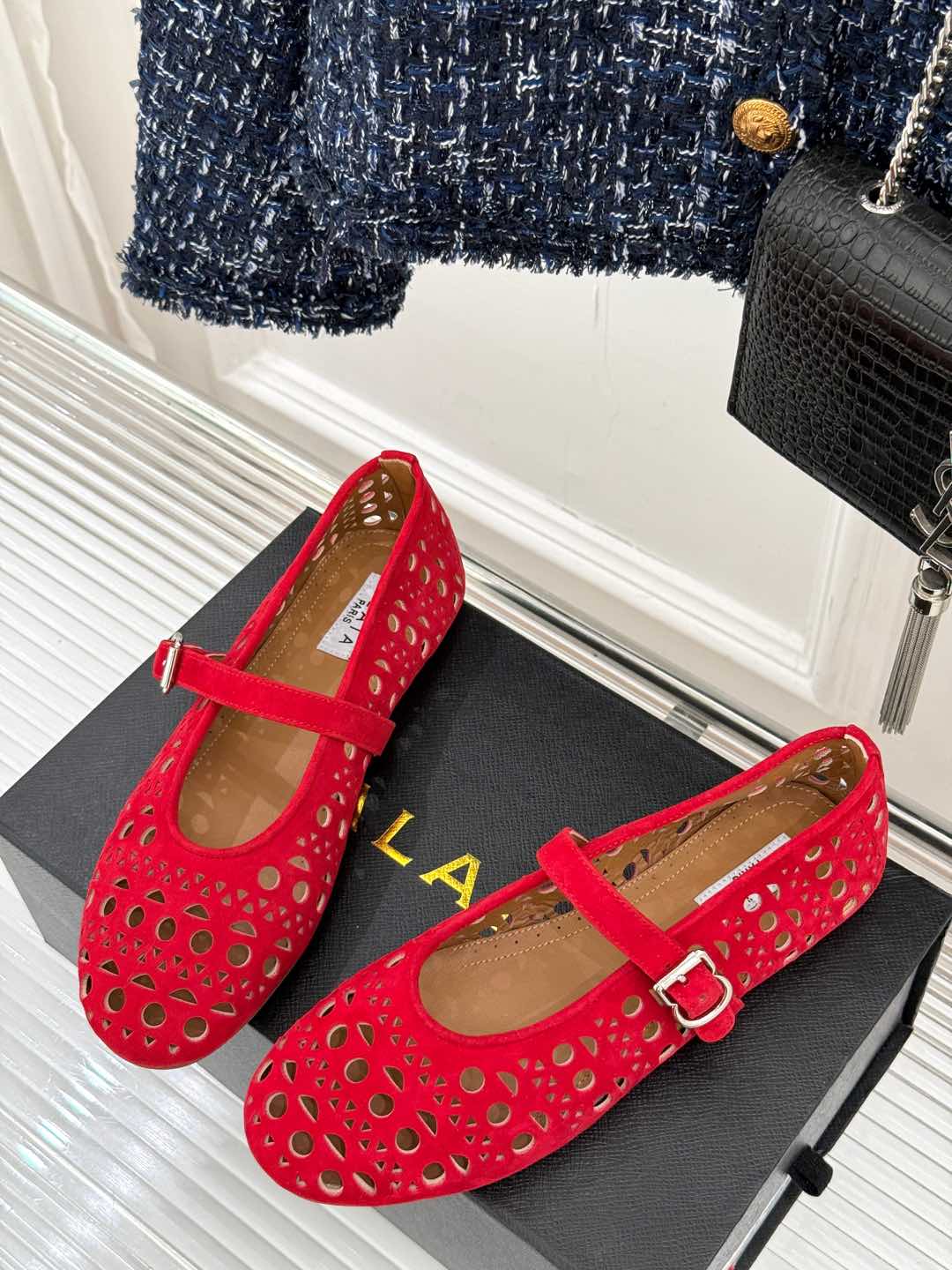 Alaia Women's Ballet Flat Red Suede 293225