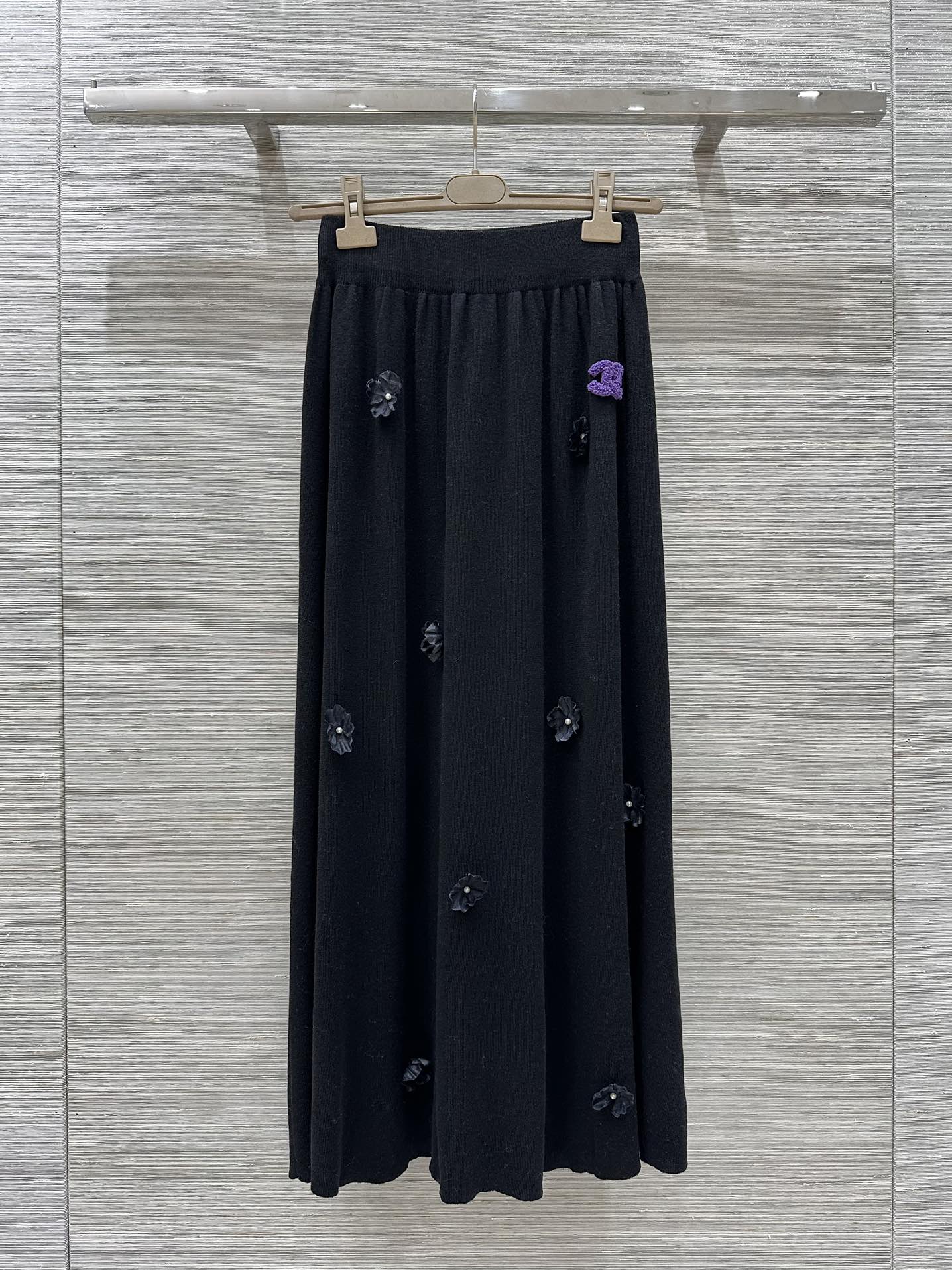 CC 25 Flower Set Black Wool Acrylic