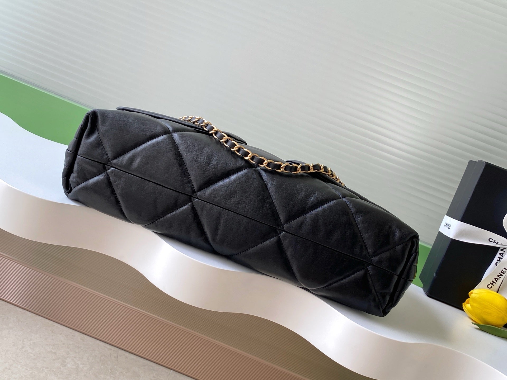 Chanel 25K Bag 38cm Black Gold Sheepskin 293989
