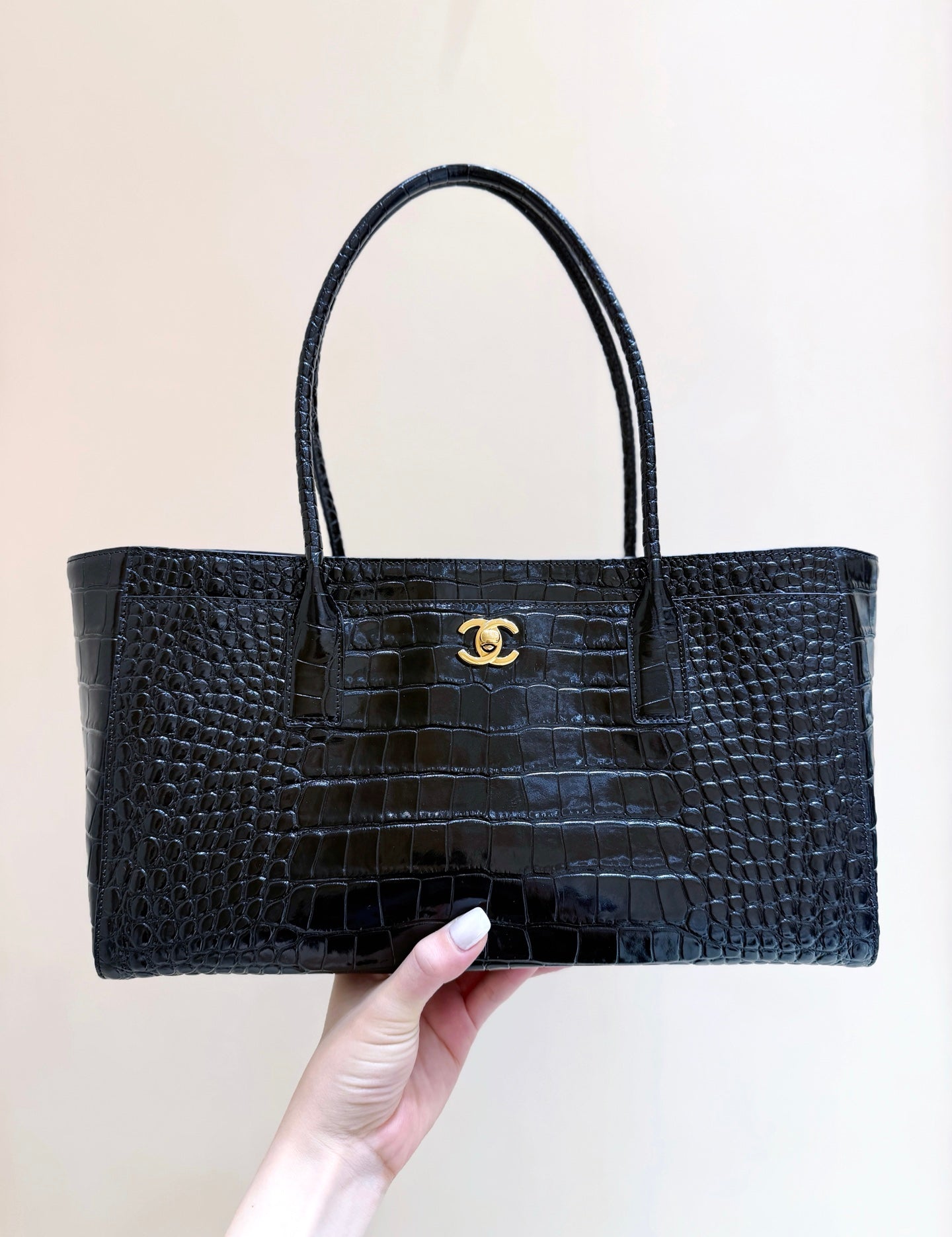 Chanel 25 Crocodile-embossed 40cm Bag Black Cowhide 322959