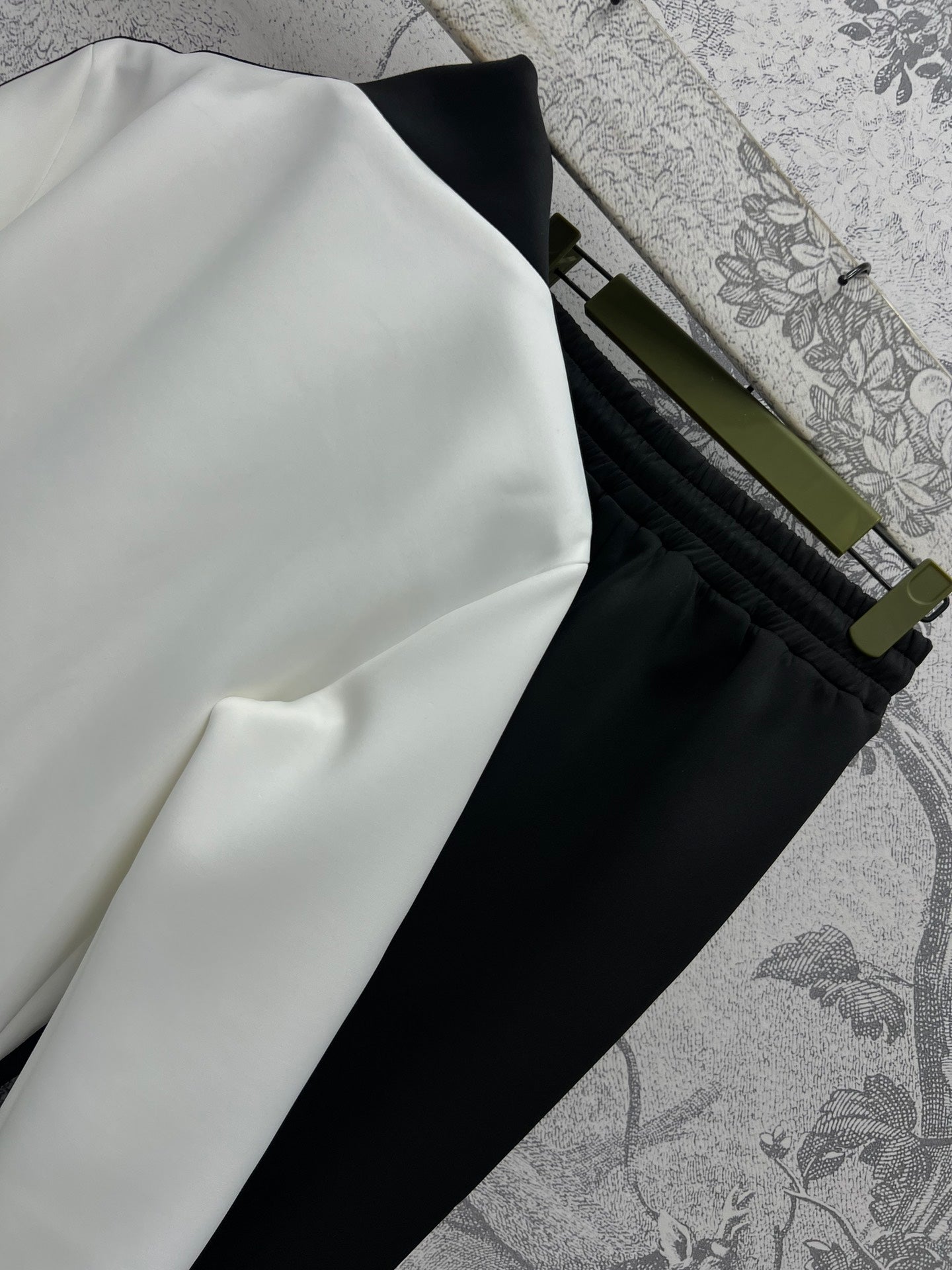 Gucci 25 Sport Suit Black White Acetate