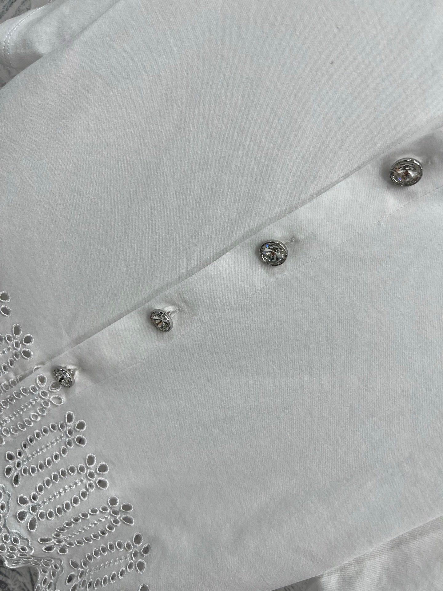 LV 25 Hollow Embroidery Design On The Hem T-Shirt White Cotton