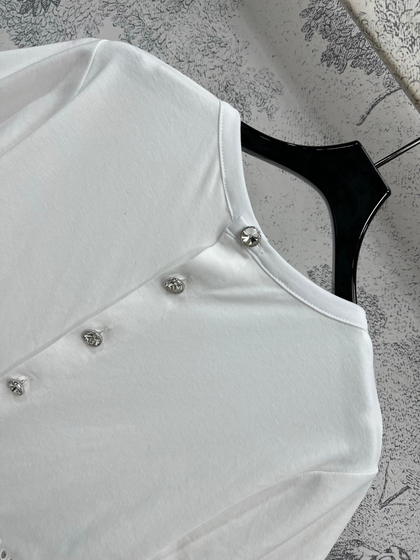 LV 25 Hollow Embroidery Design On The Hem T-Shirt White Cotton