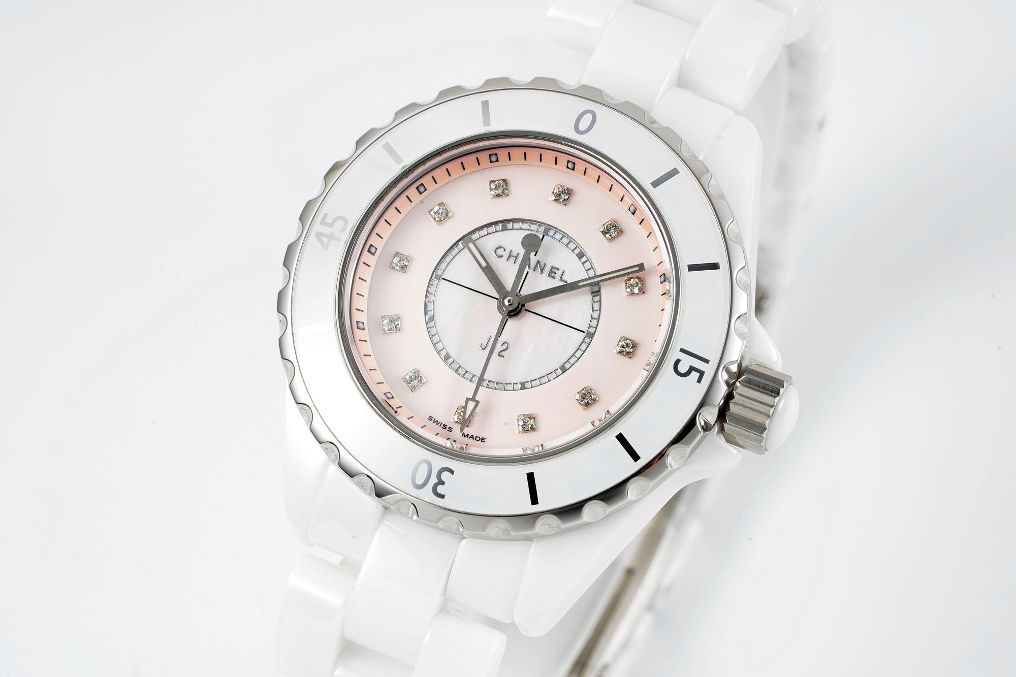 J12 33MM WHITE CERAMIC DIAMOND NUMERALS PINK MOP DIAL