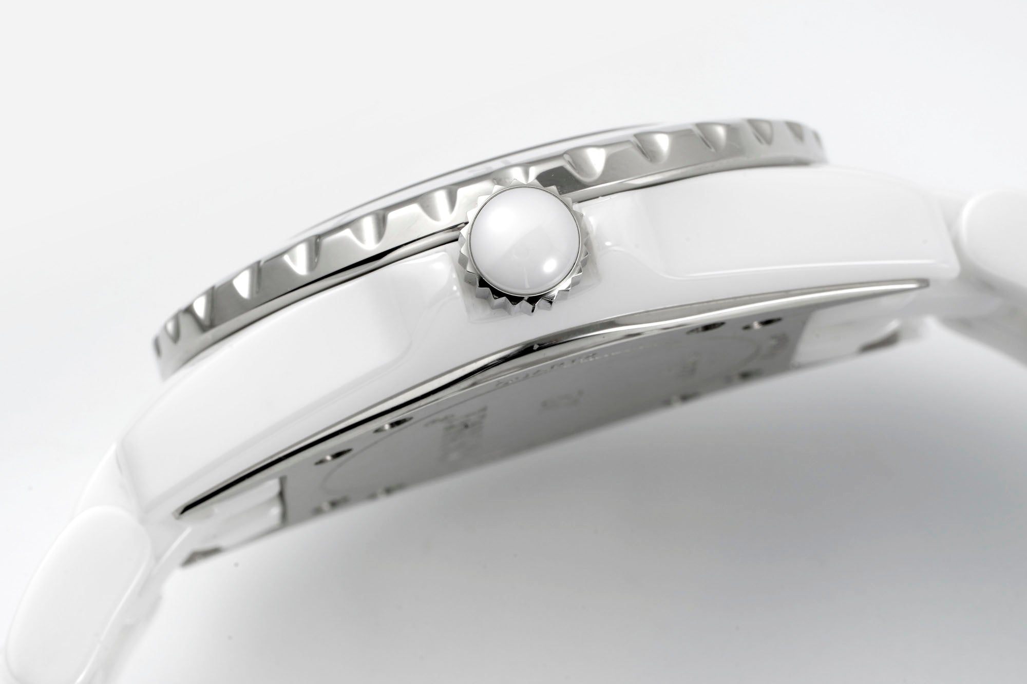 J12 38MM WHITE CERAMIC STAINLESS STEEL GRAFFITI LIMITED