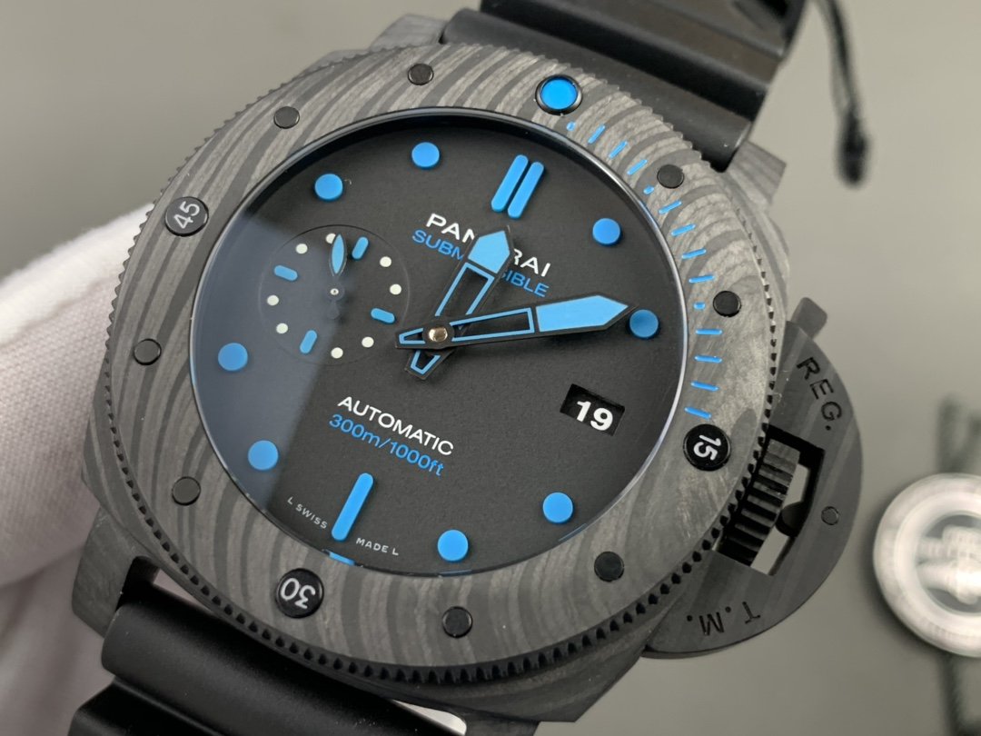 LUMINOR SUBMERSIBLE 1950 47MM CARBON CASE BLACK DIAL