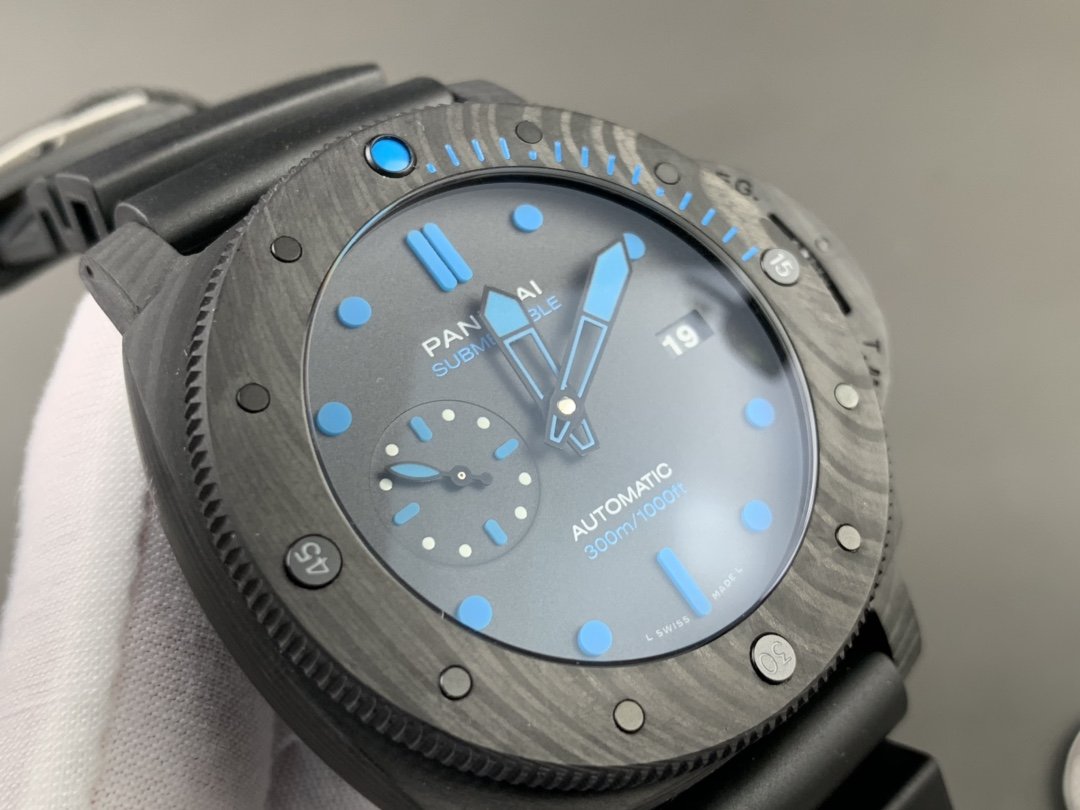 LUMINOR SUBMERSIBLE 1950 47MM CARBON CASE BLACK DIAL