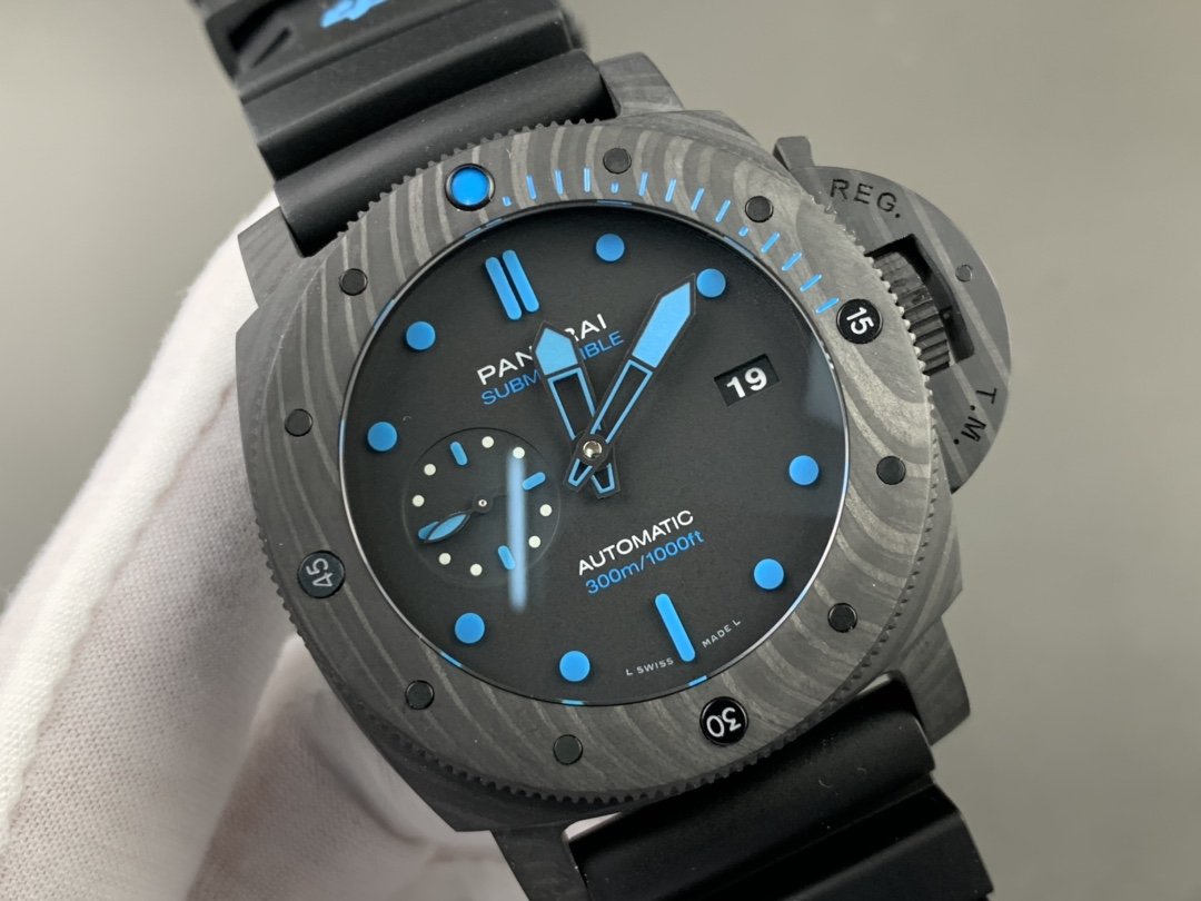 LUMINOR SUBMERSIBLE 1950 47MM CARBON CASE BLACK DIAL