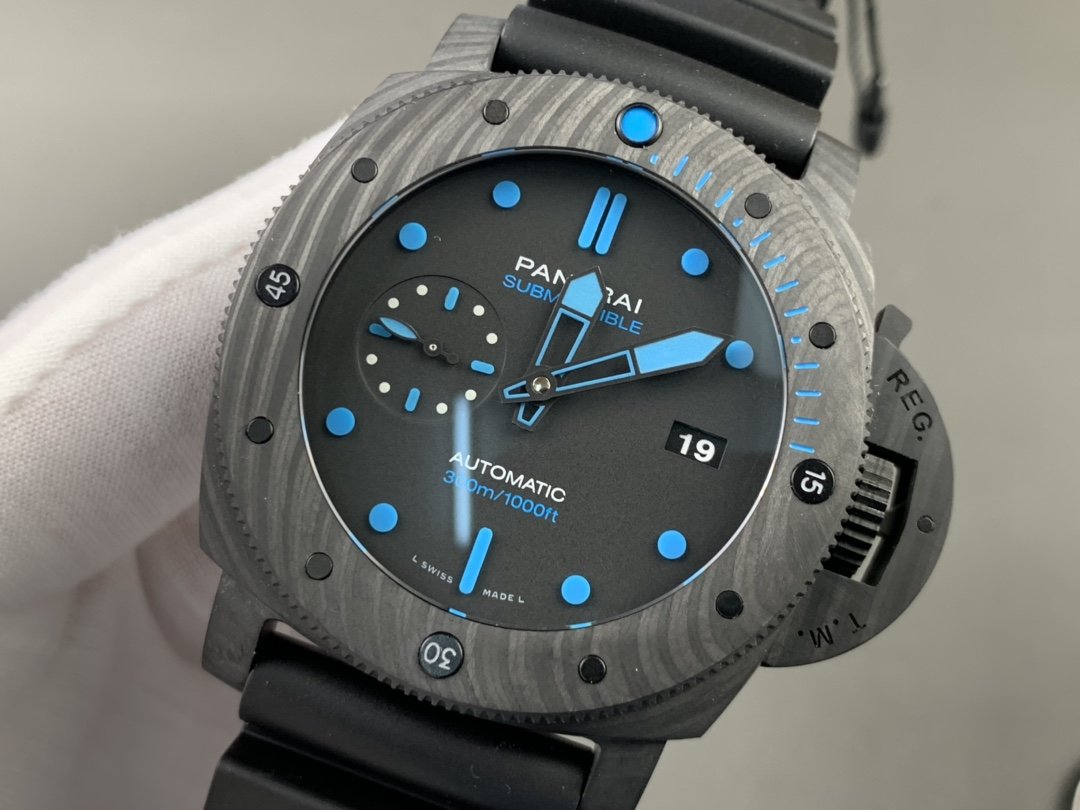 LUMINOR SUBMERSIBLE 1950 47MM CARBON CASE BLACK DIAL