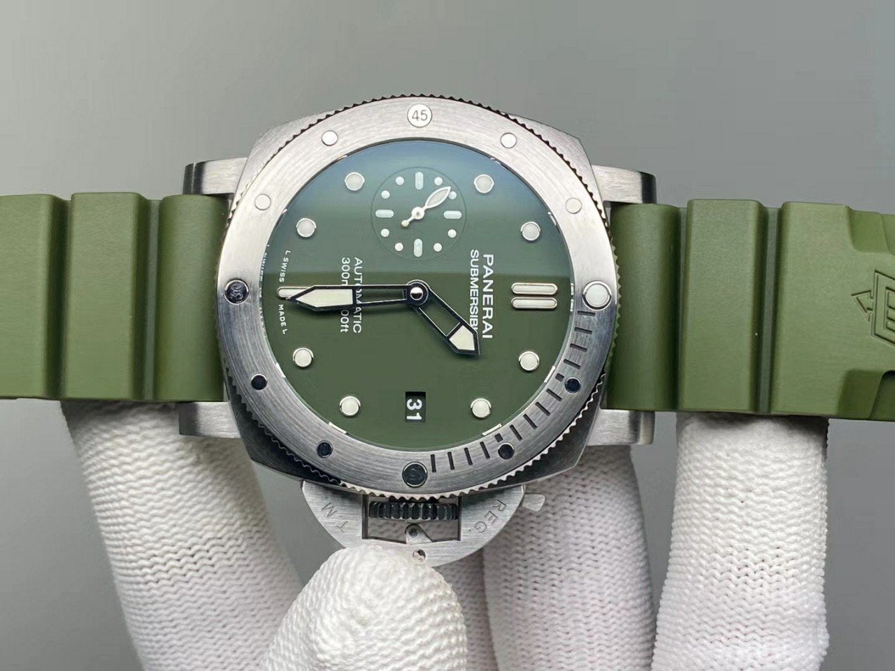 LUMINOR SUBMERSIBLE 42MM GREEN DIAL RUBBER STRAP