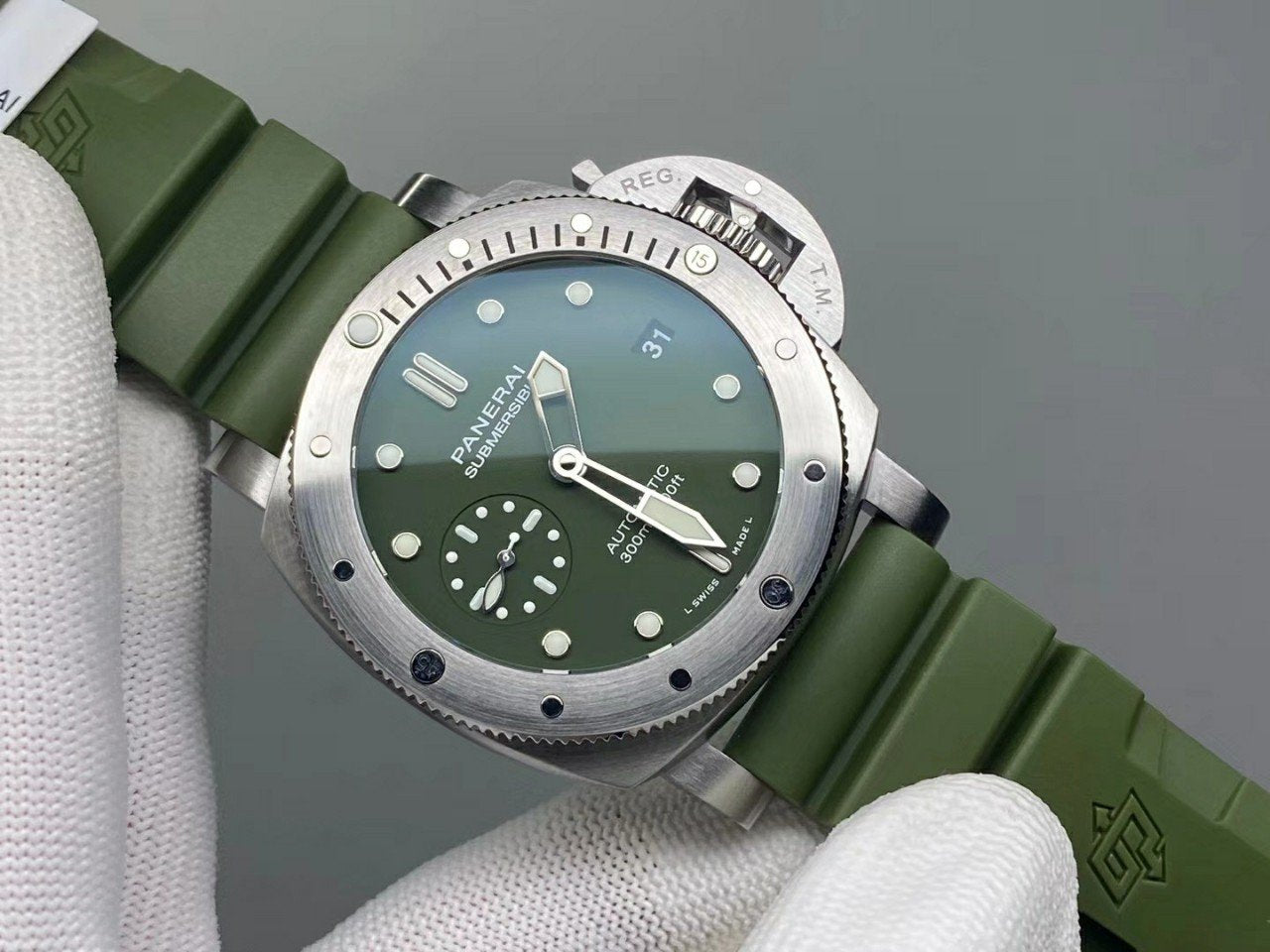 LUMINOR SUBMERSIBLE 42MM GREEN DIAL RUBBER STRAP