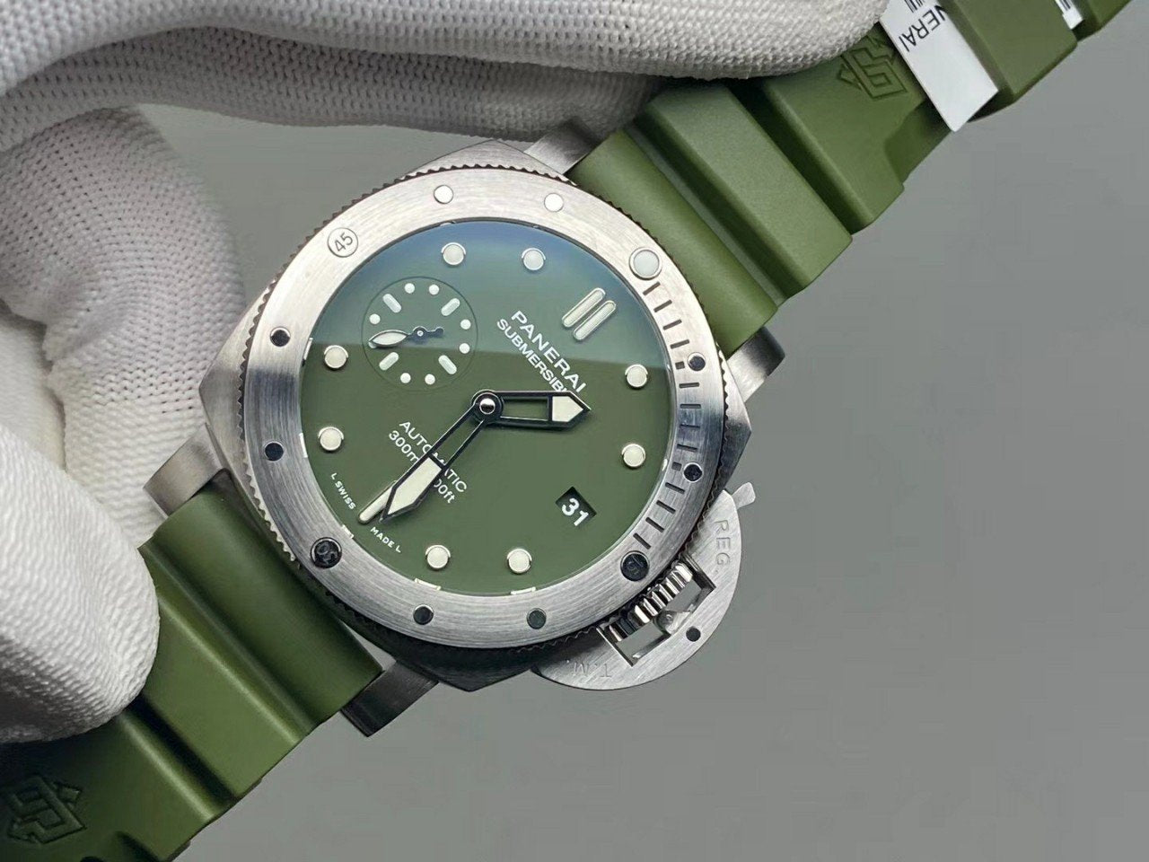 LUMINOR SUBMERSIBLE 42MM GREEN DIAL RUBBER STRAP